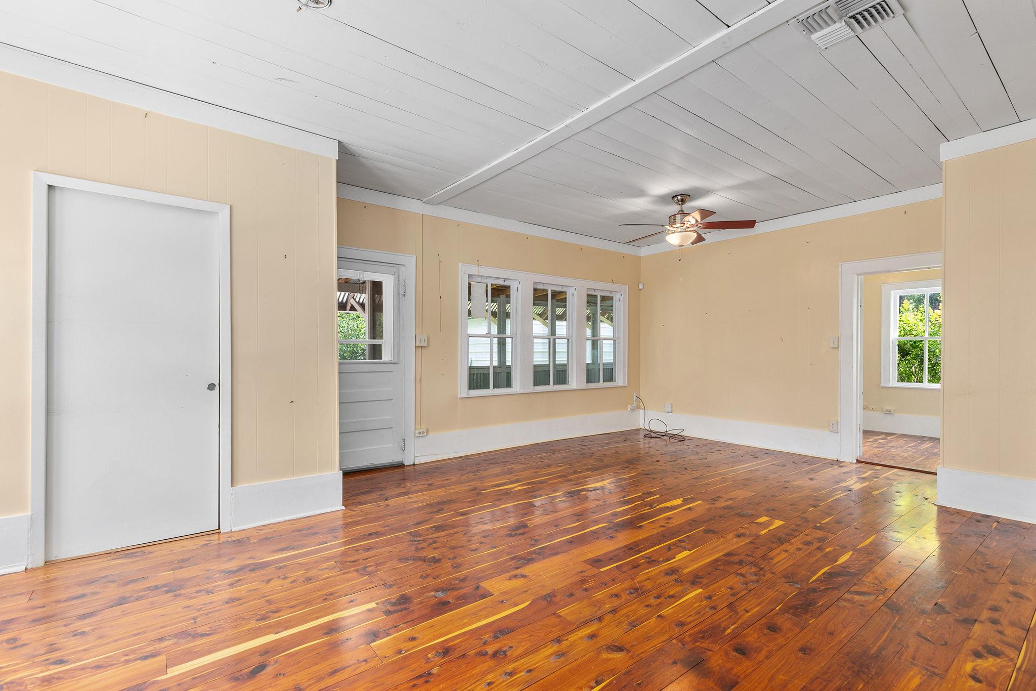 504 Gresham St Property Photo 29