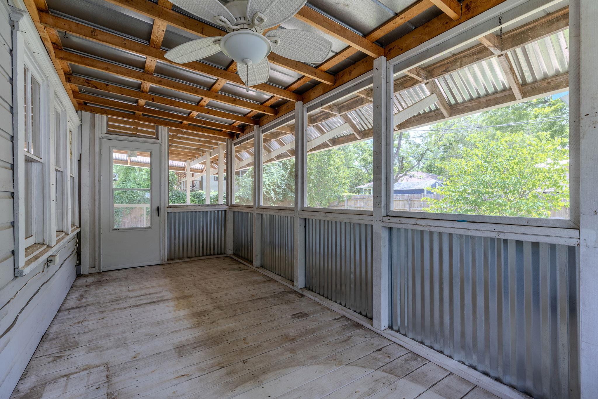 504 Gresham St Property Photo 30