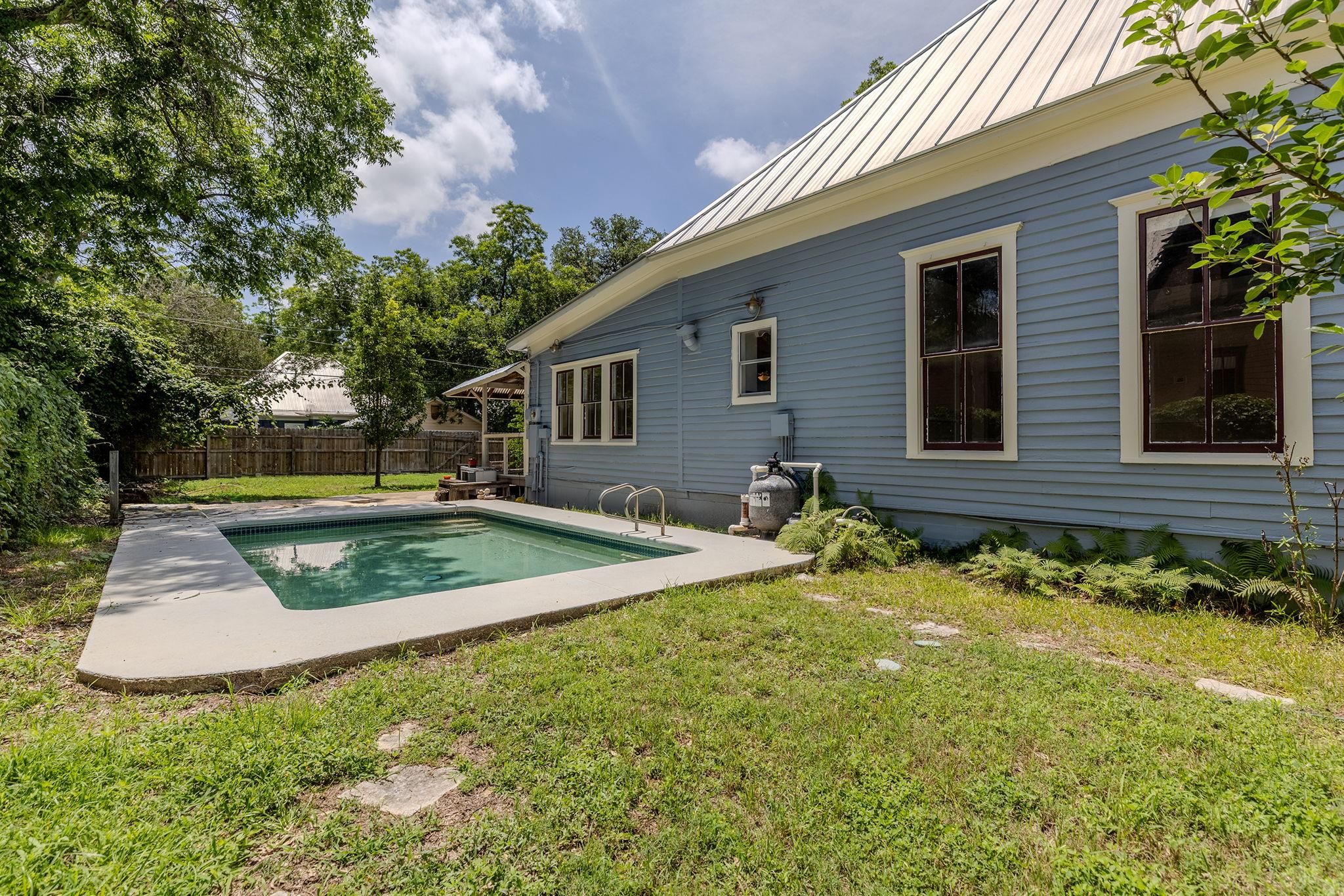 504 Gresham St Property Photo 34