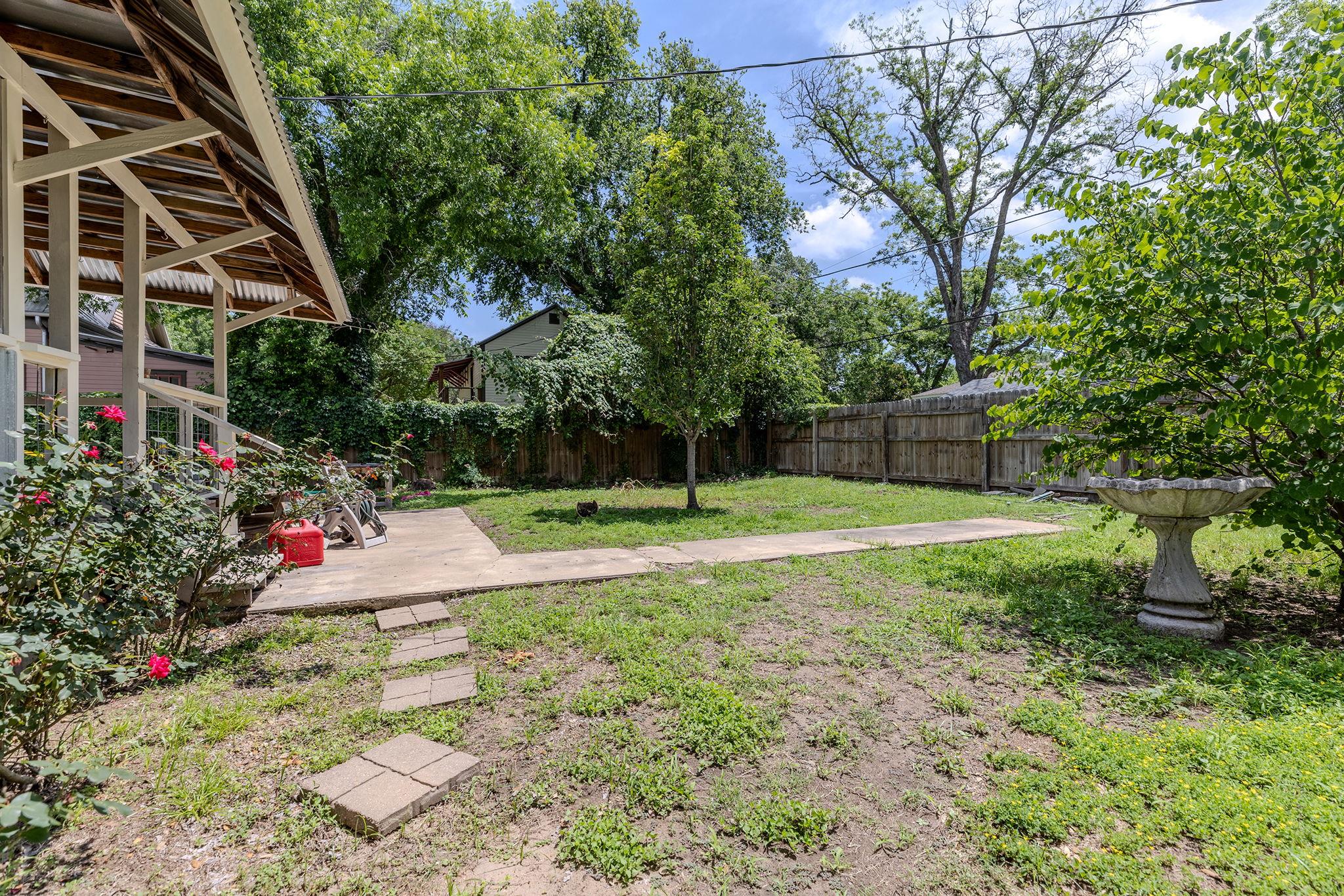 504 Gresham St Property Photo 37