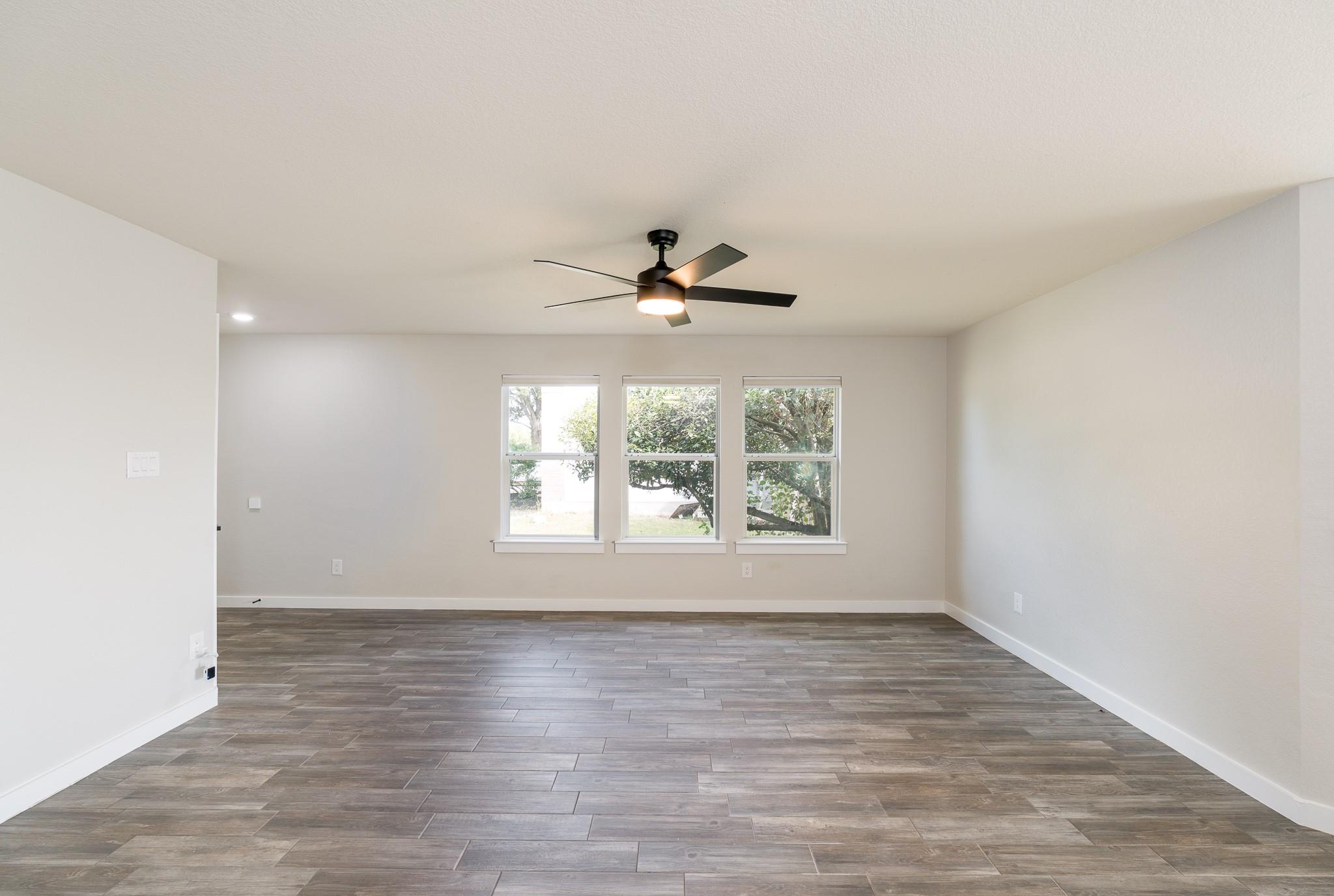 105 Sylvan St Property Photo 4