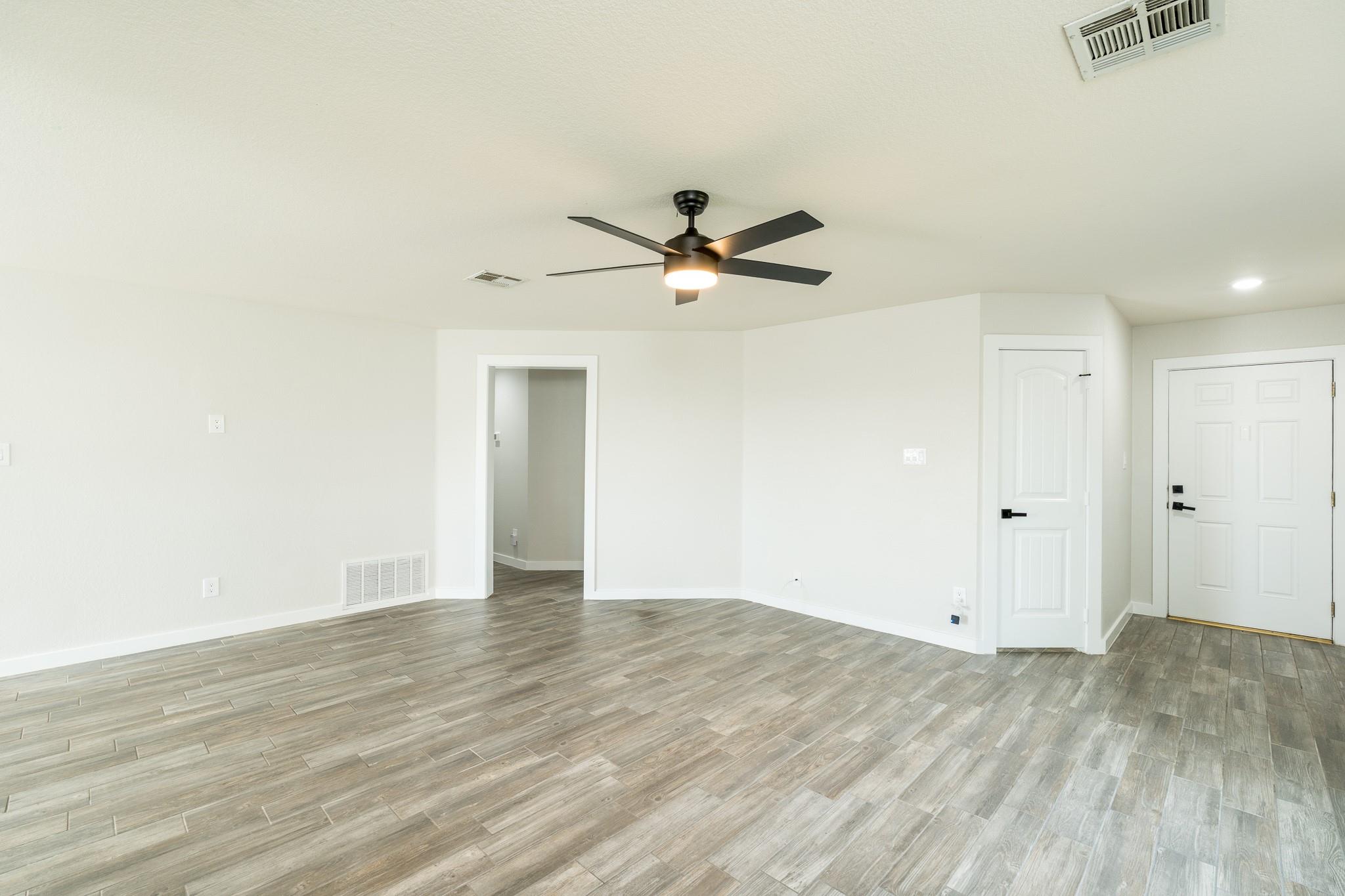 105 Sylvan St Property Photo 5