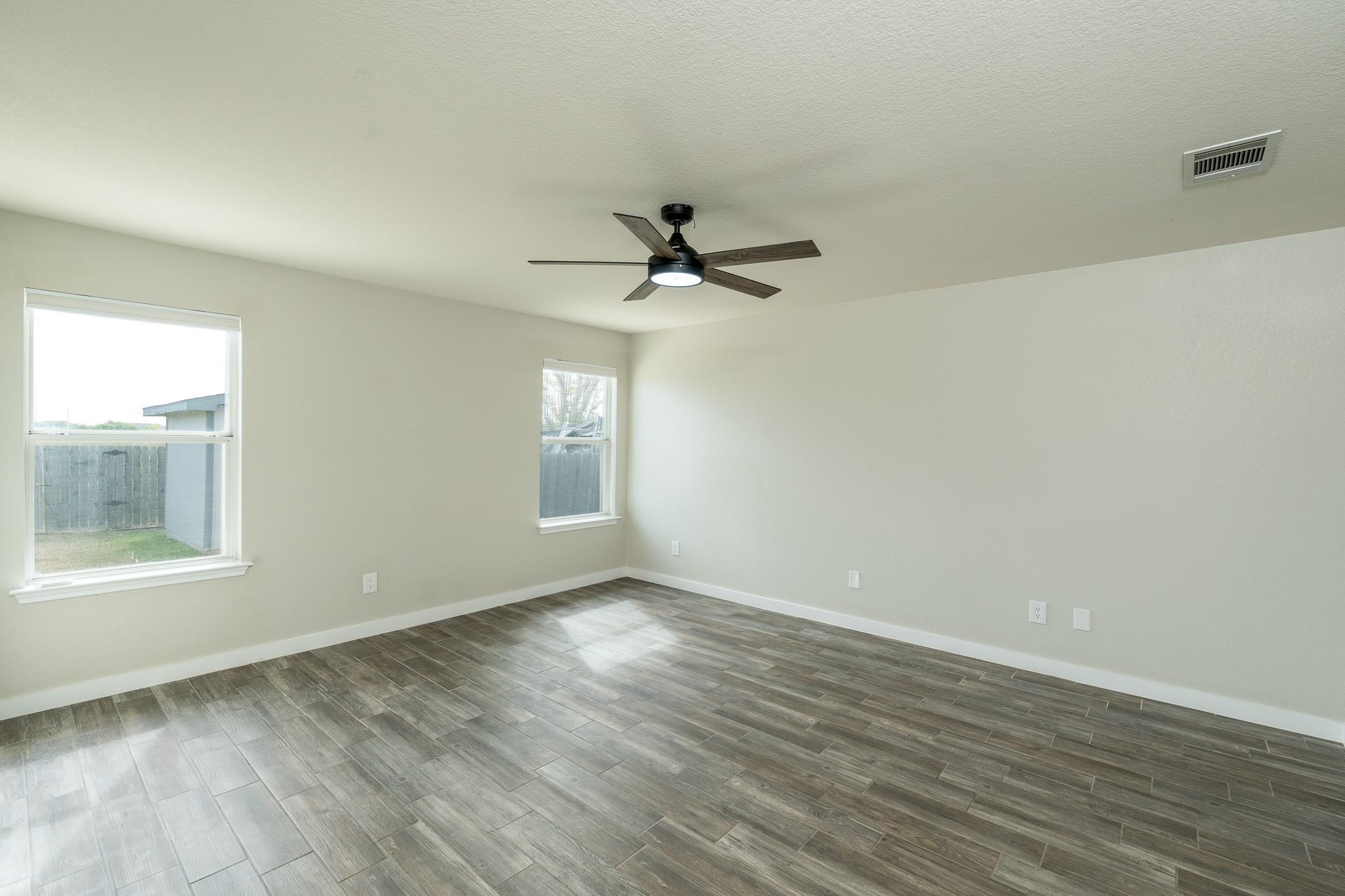 105 Sylvan St Property Photo 9