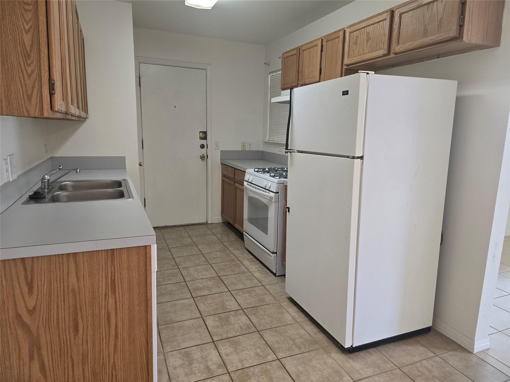 1915 Alex Ave #b Property Photo 2