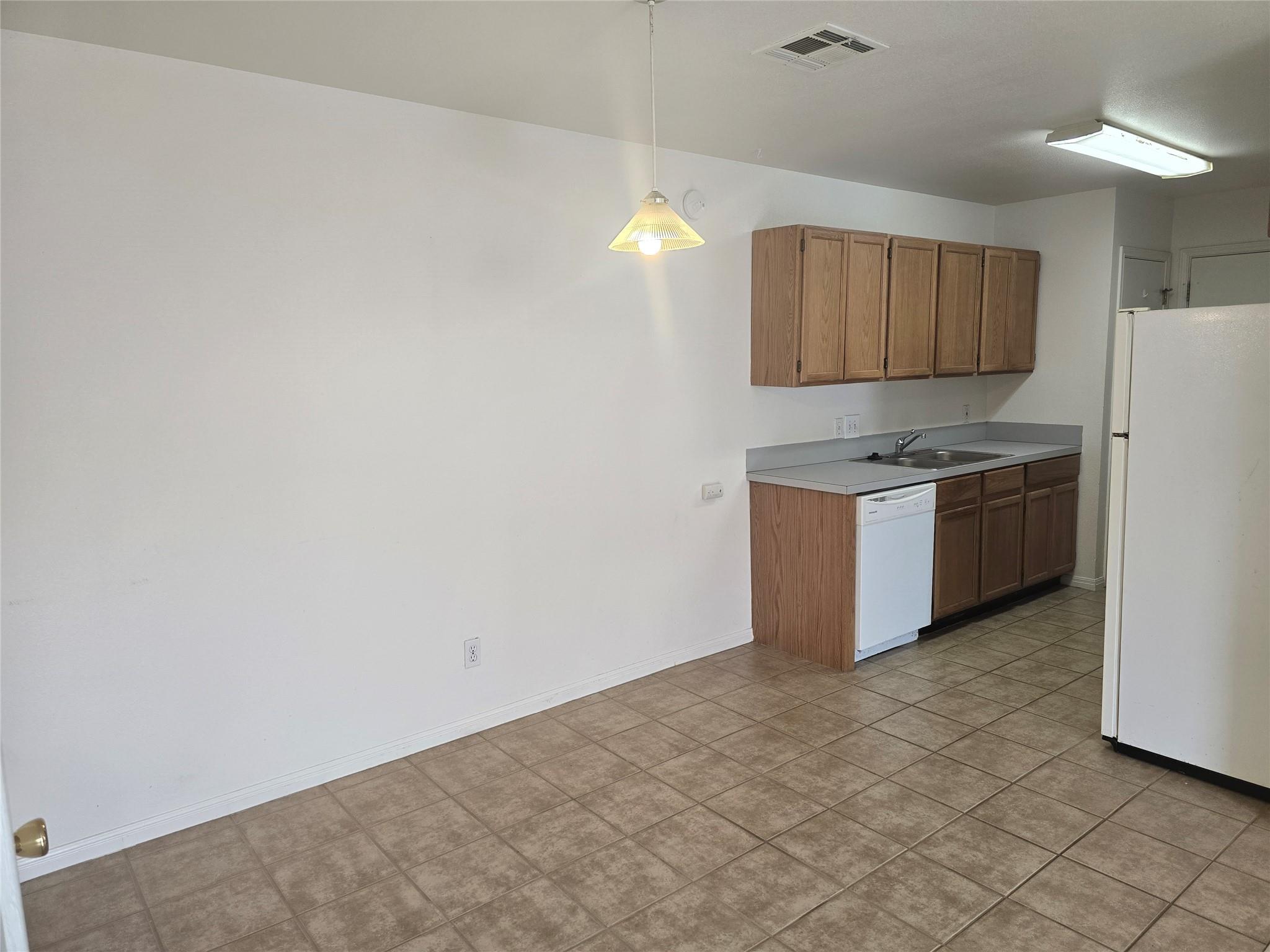 1915 Alex Ave #b Property Photo 3