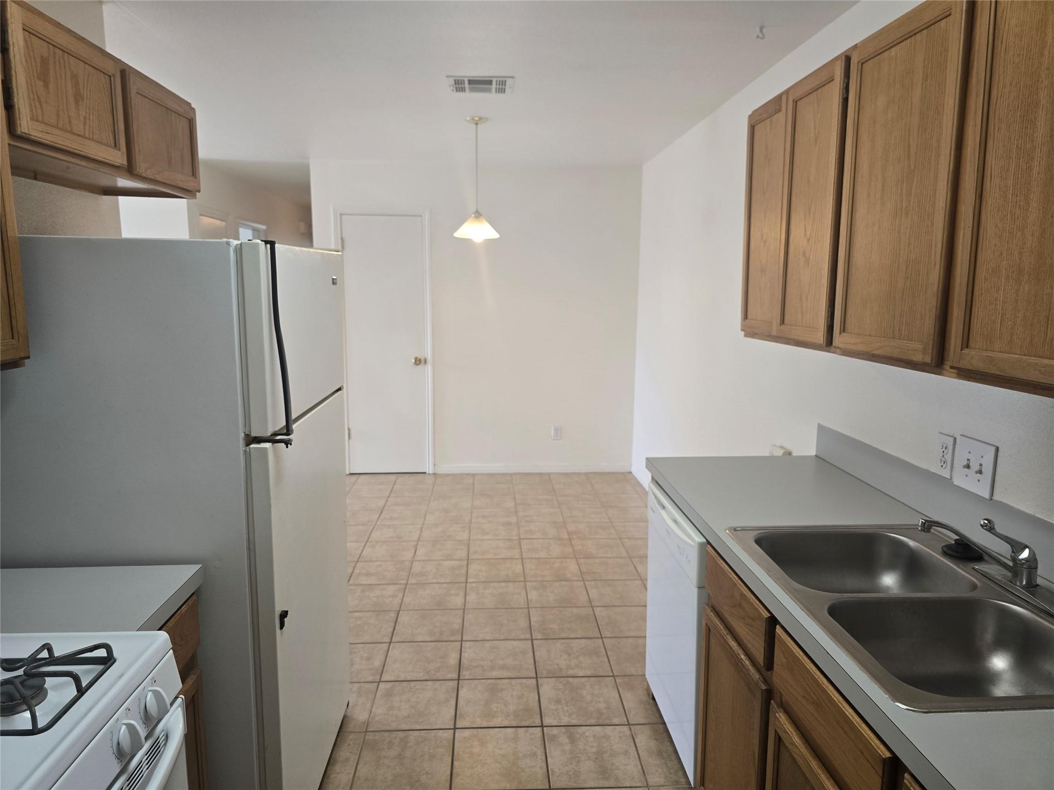 1915 Alex Ave #b Property Photo 6