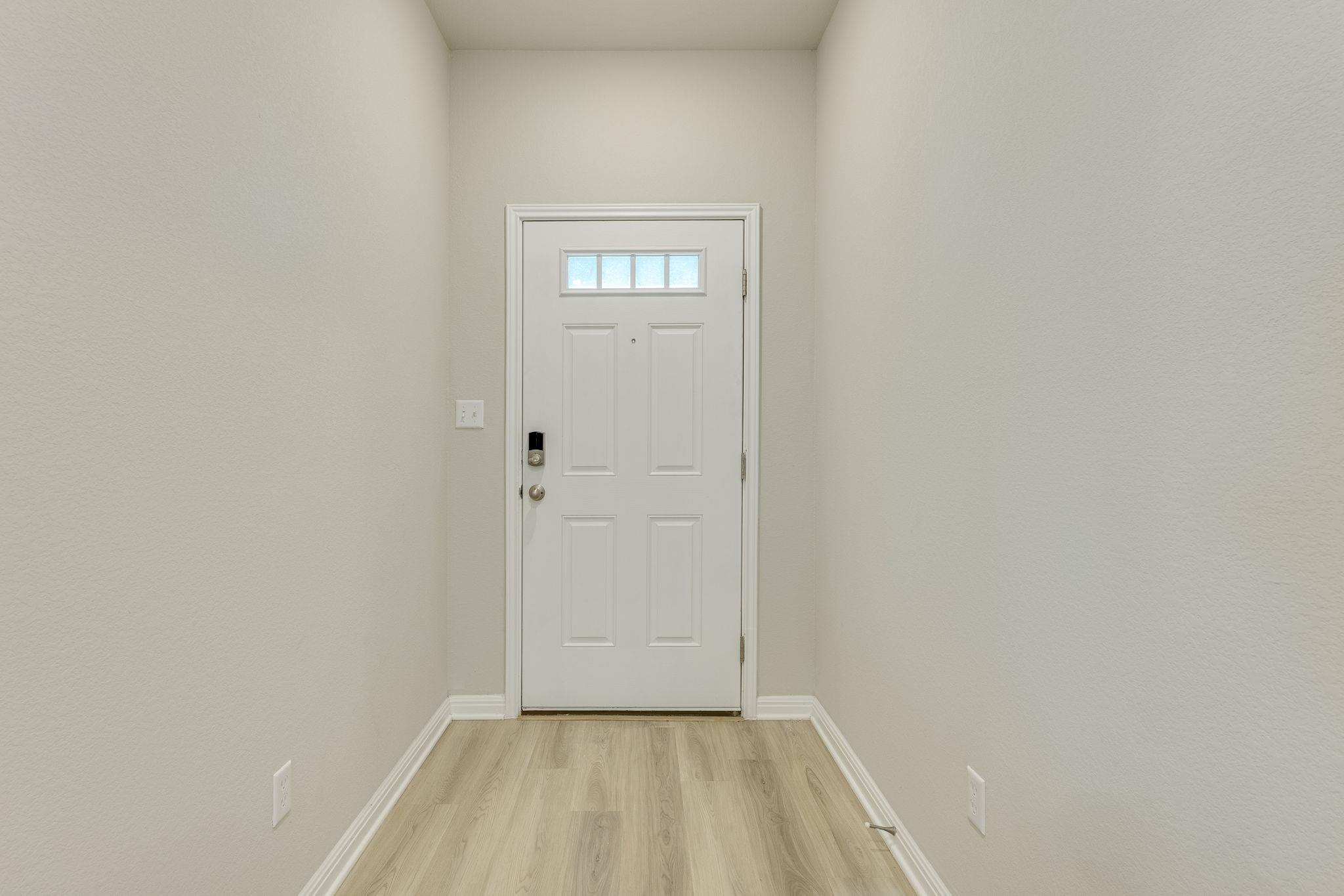 900 Main St Property Photo 3