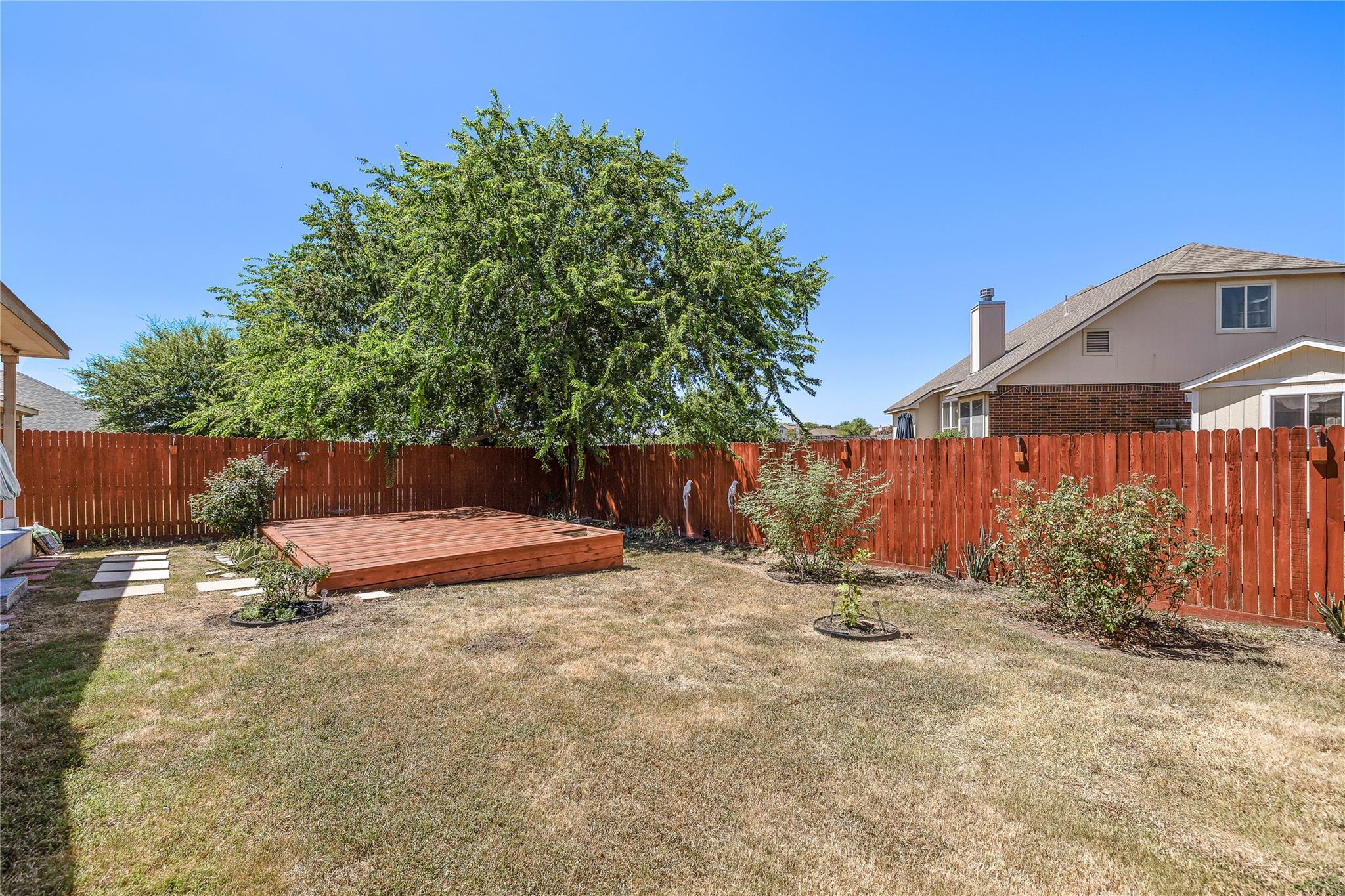 633 Schefer St Property Photo 30