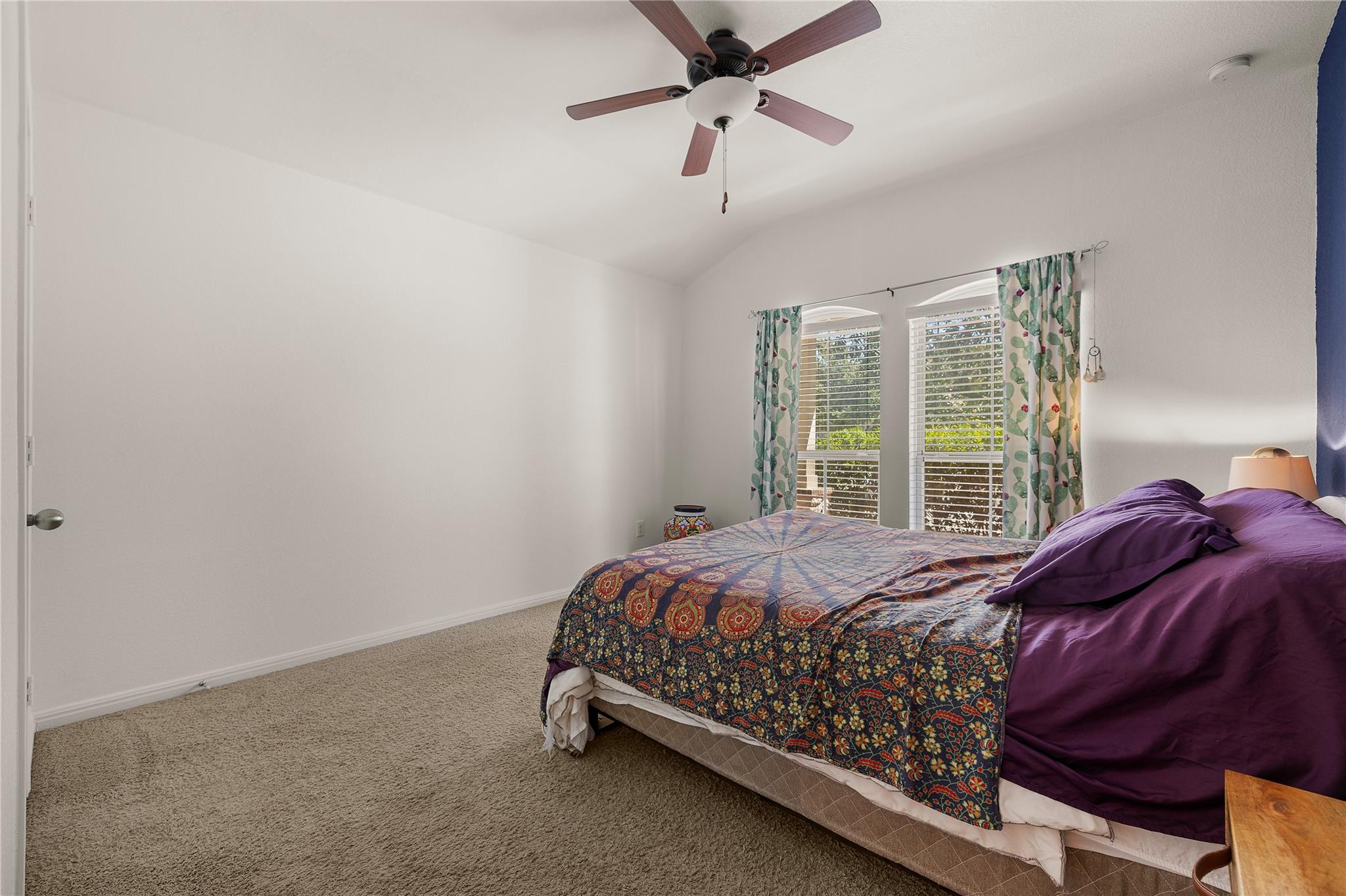 633 Schefer St Property Photo 33