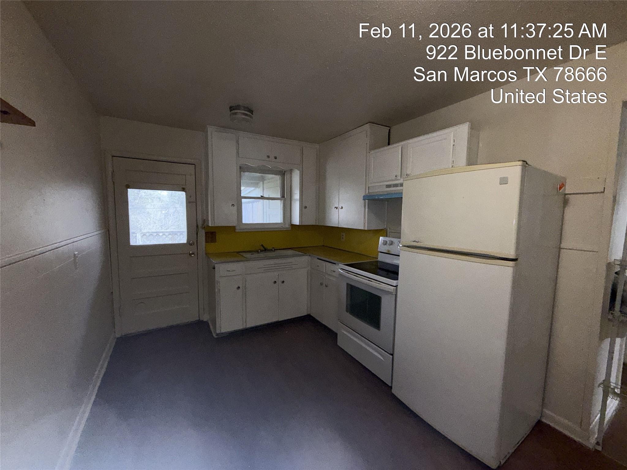 920-922 E Bluebonnet Dr Property Photo 3
