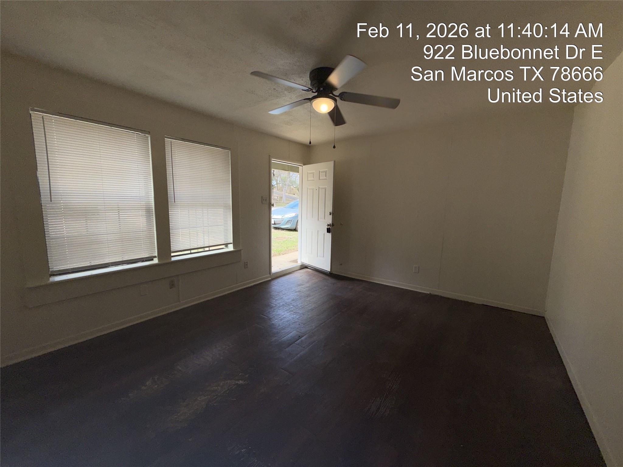 920-922 E Bluebonnet Dr Property Photo 6