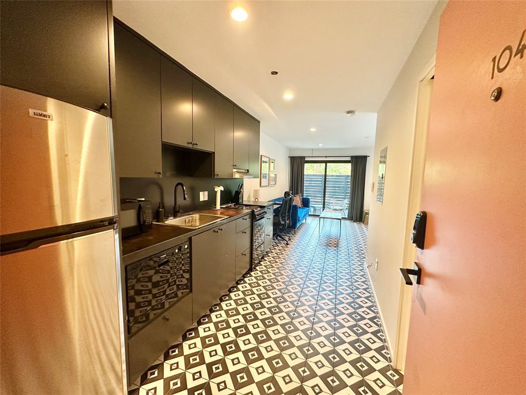 201 Academy Dr #104 Property Photo 1