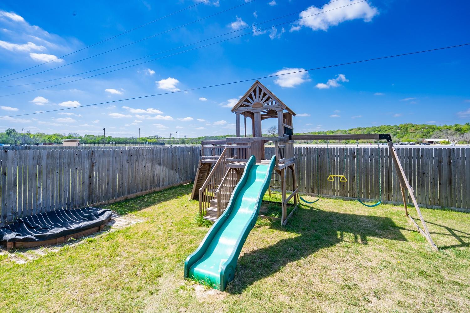 402 Pulitzer Dr Property Photo 27