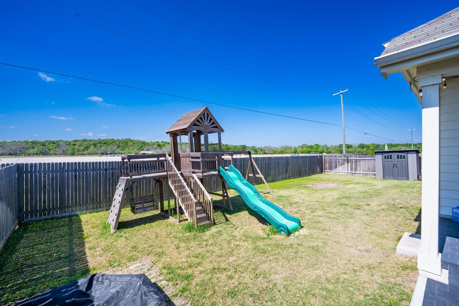 402 Pulitzer Dr Property Photo 29