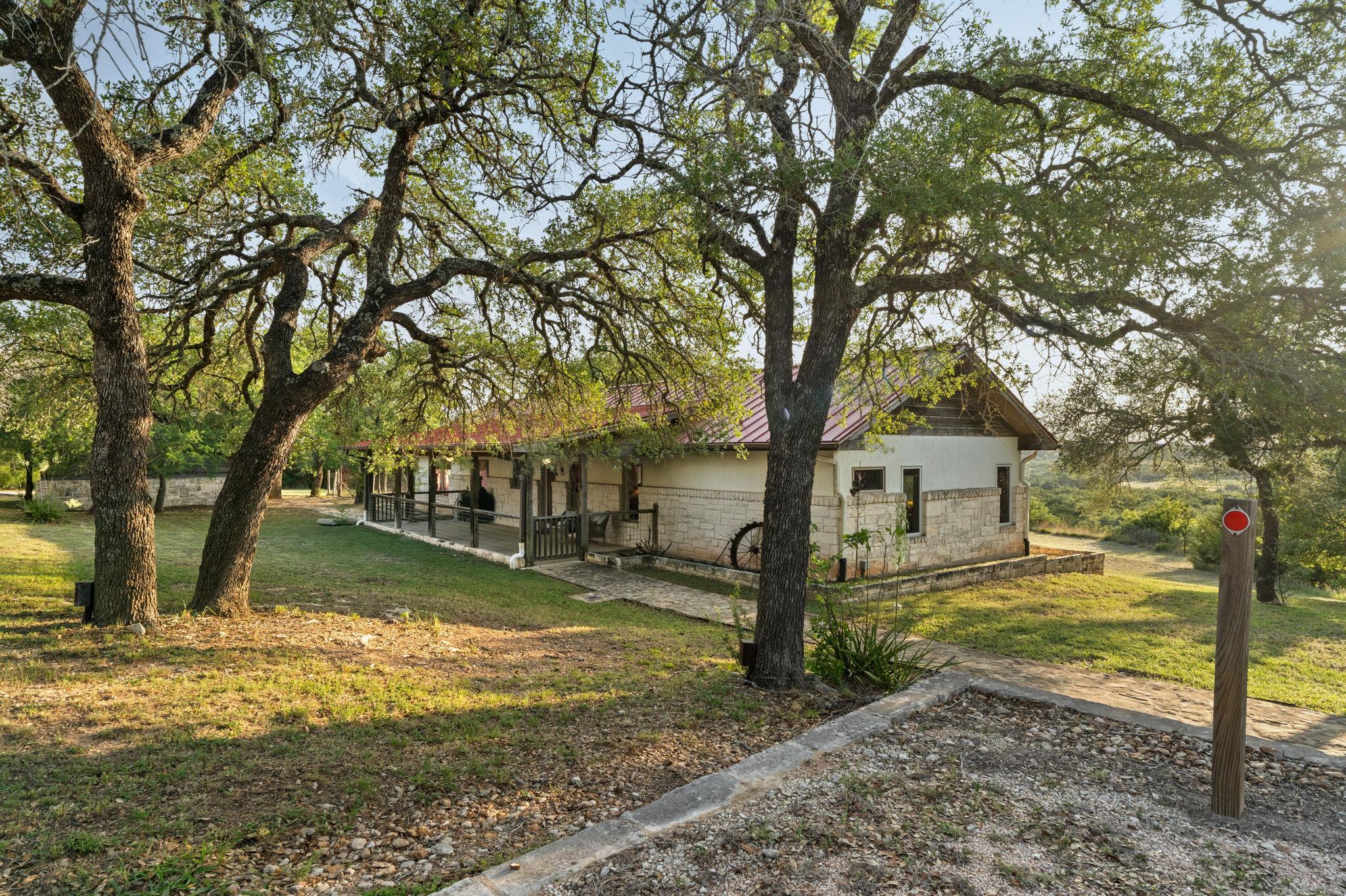 492 Billy Sisson Rd Property Photo 1