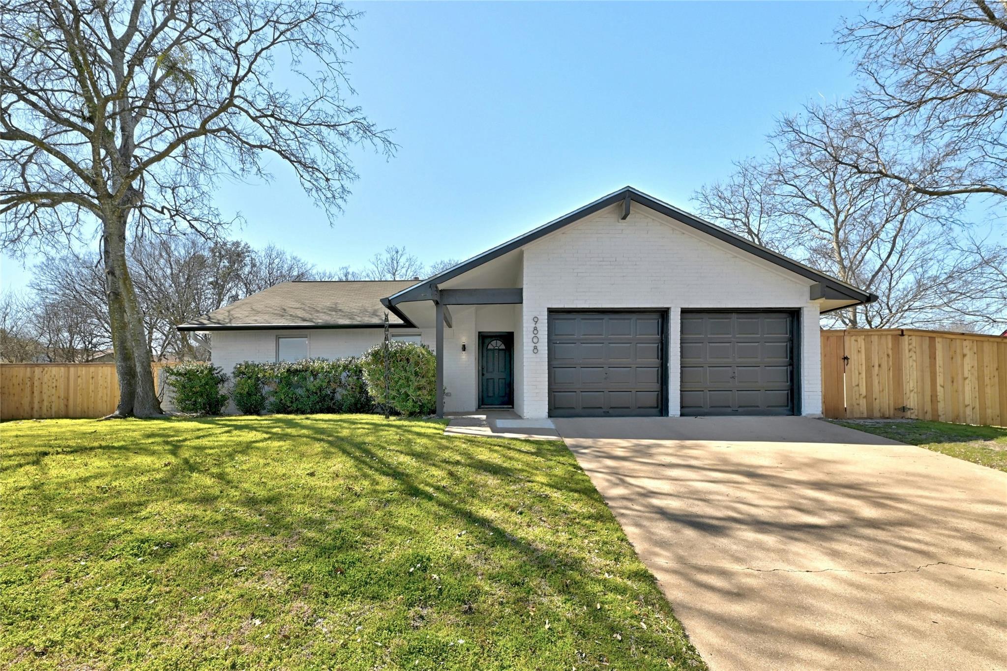 9808 Oak Run Dr Property Photo