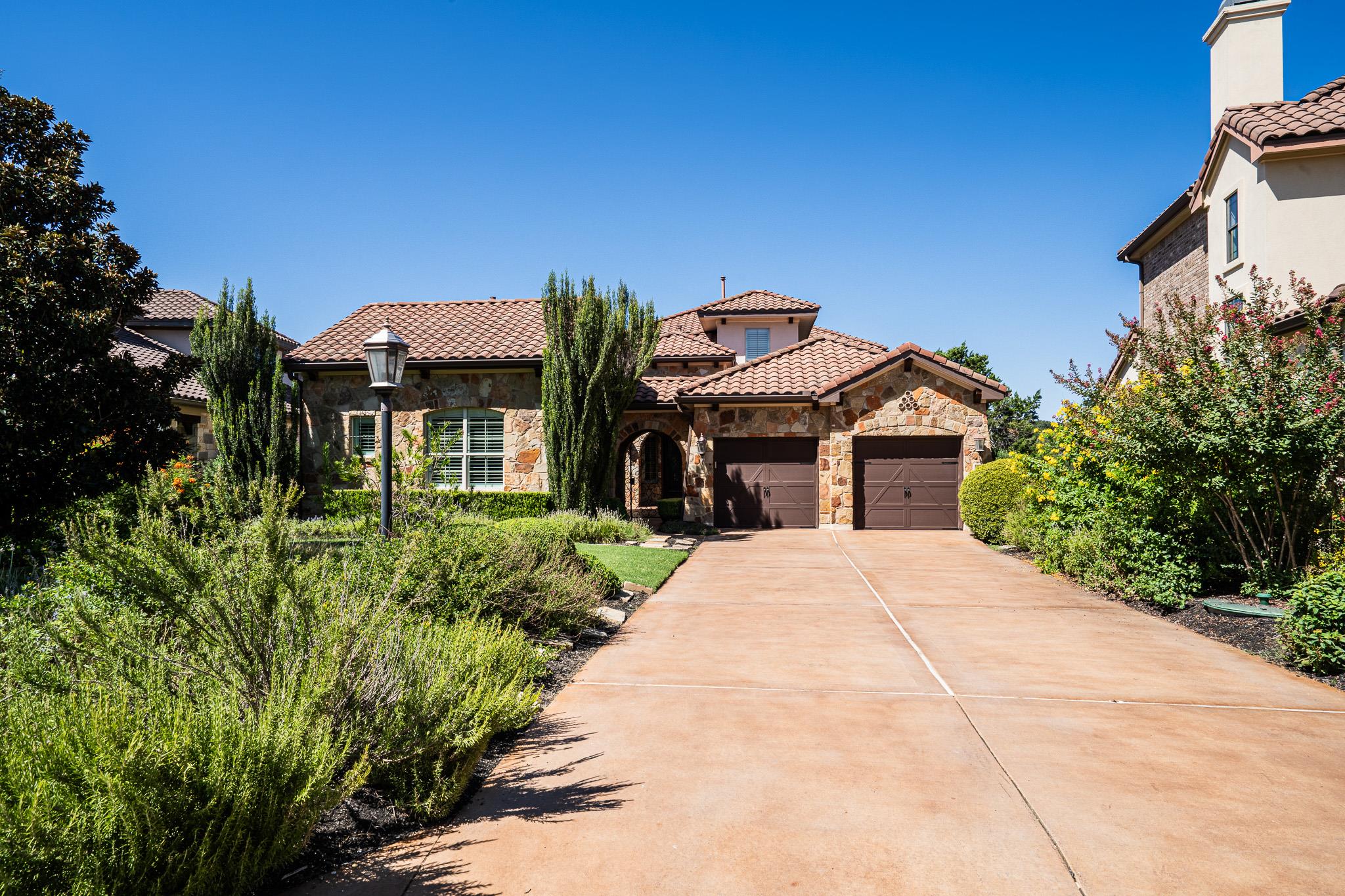 121 Feritti Dr Property Photo 1