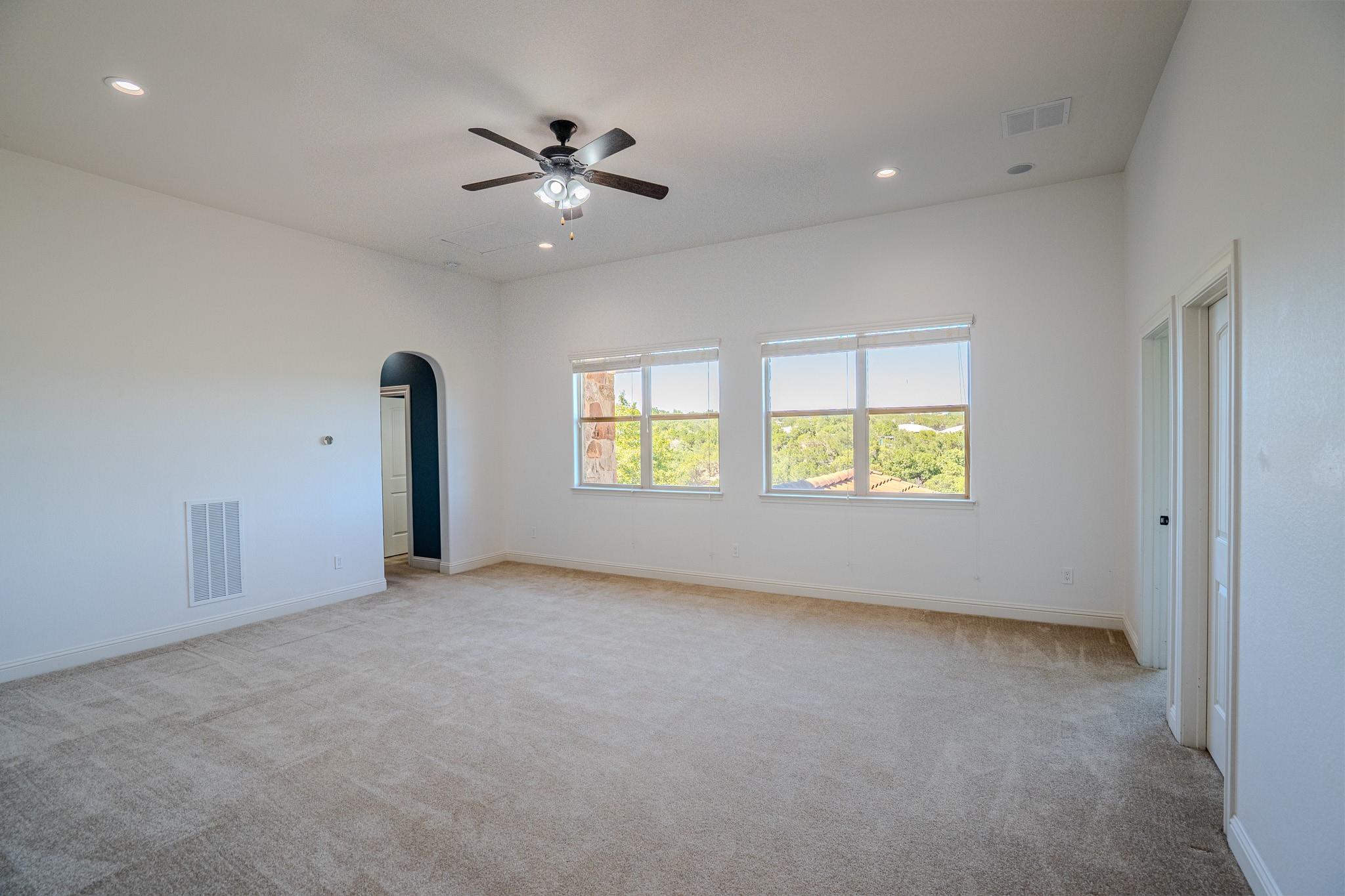 121 Feritti Dr Property Photo 15