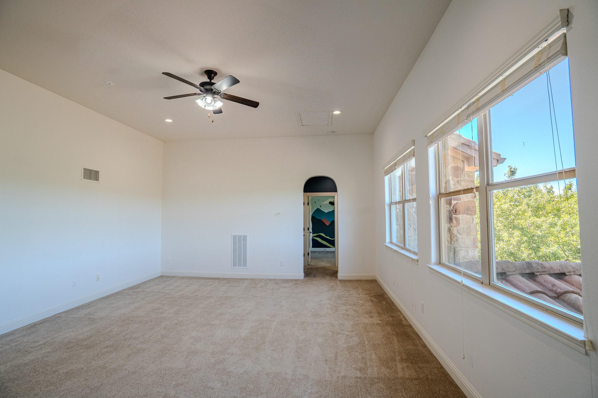 121 Feritti Dr Property Photo 16