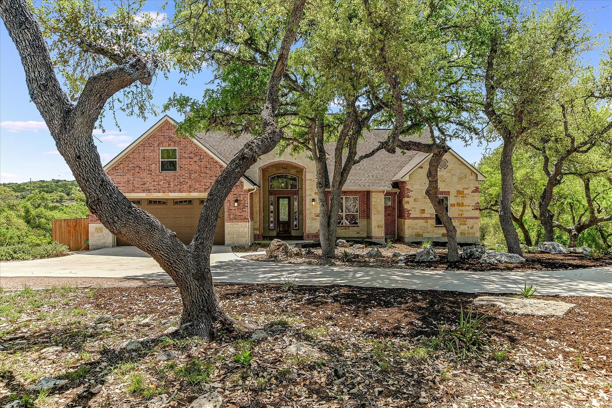 1014 Broken Spoke Property Photo 1