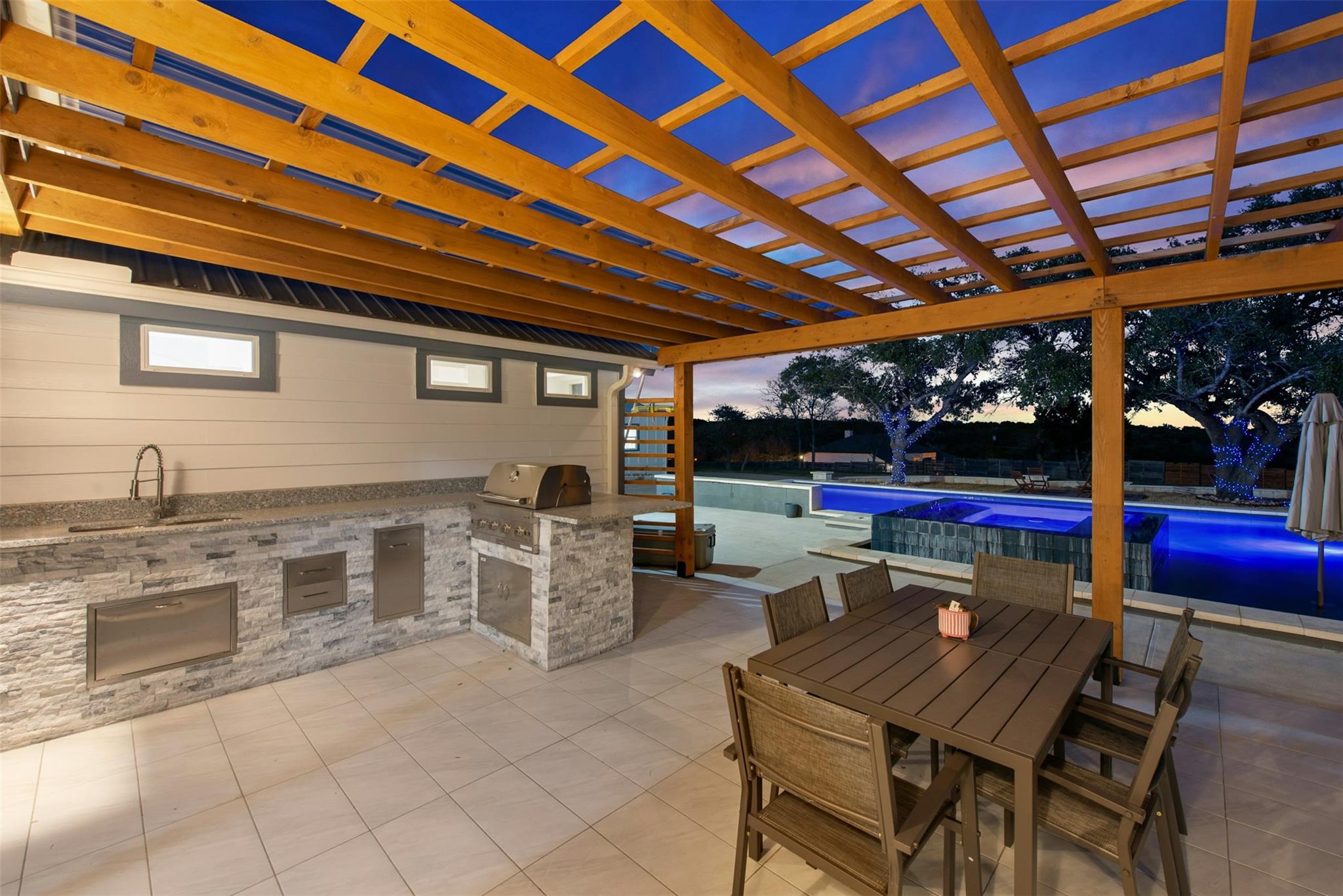 14300 Summit View Dr Property Photo 3