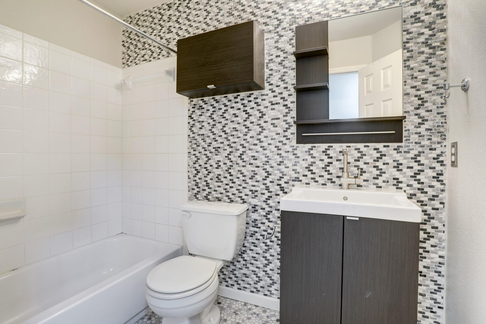 14608 Walt Whitman Trl #b Property Photo 12