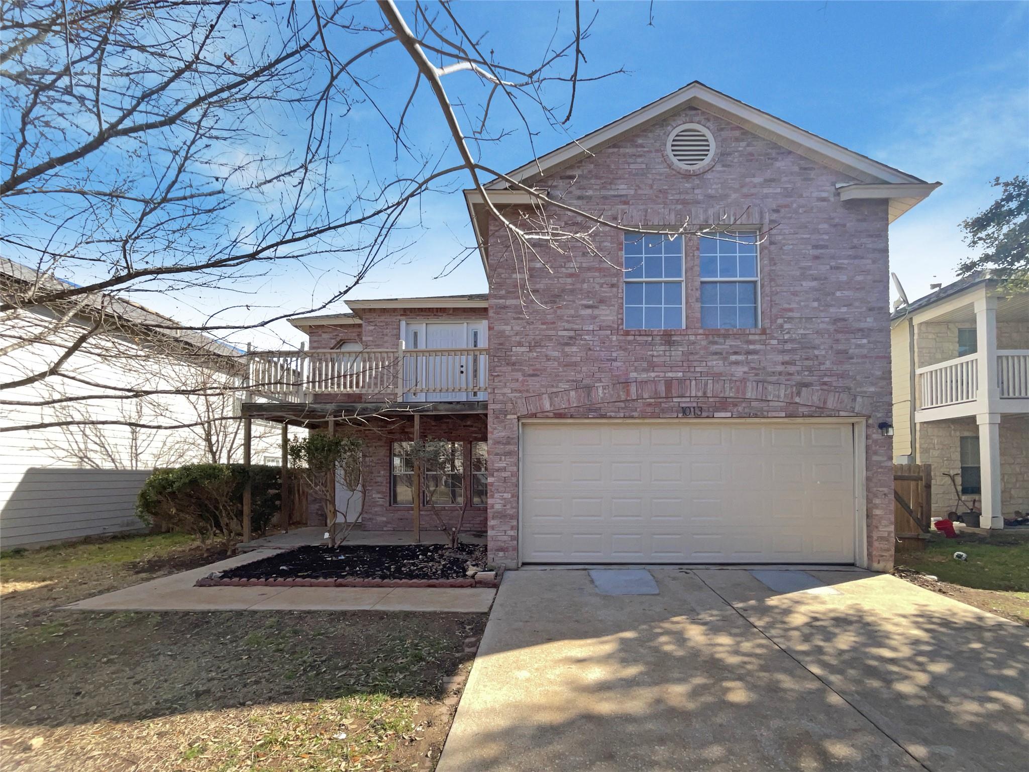 1013 London Ln Property Photo