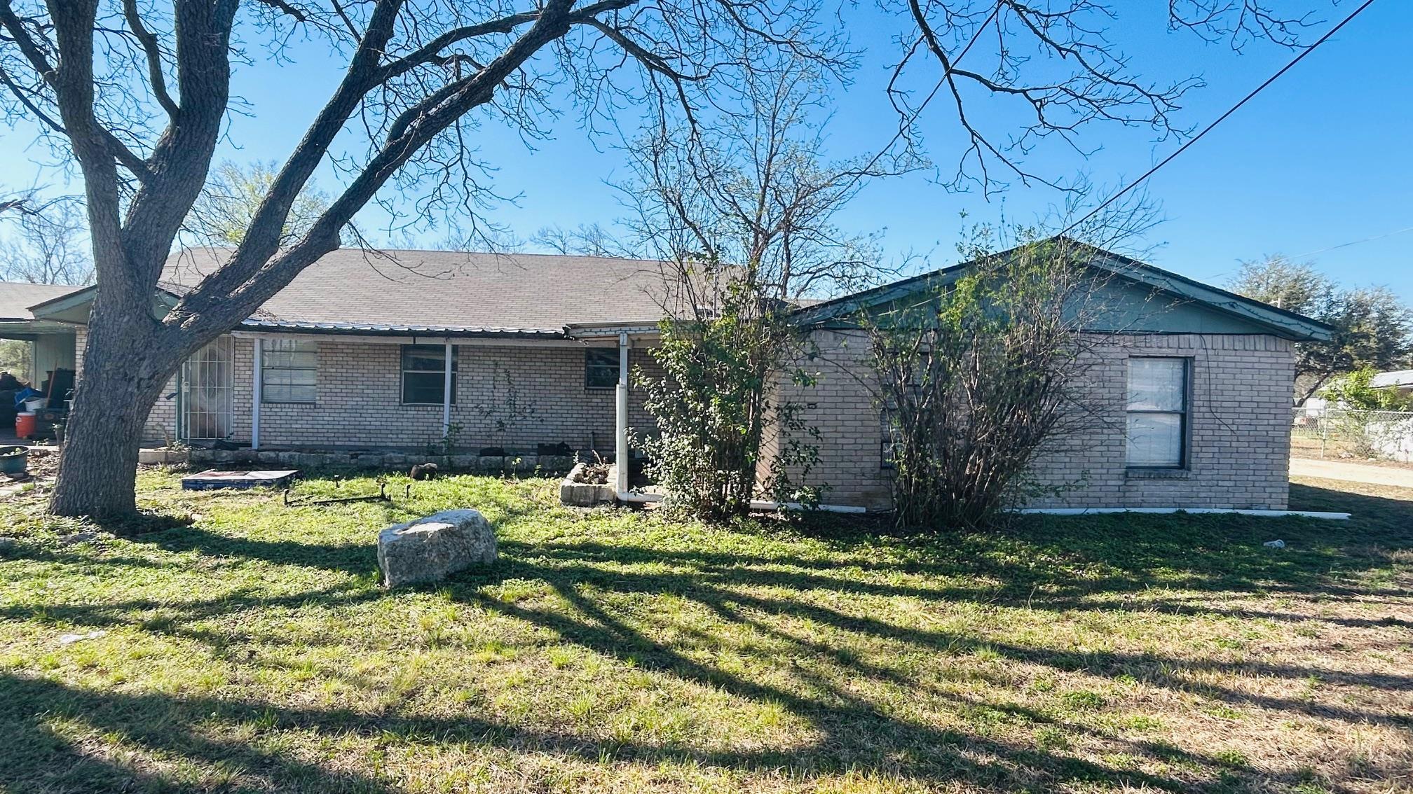 1120 W Goforth Rd Property Photo 1