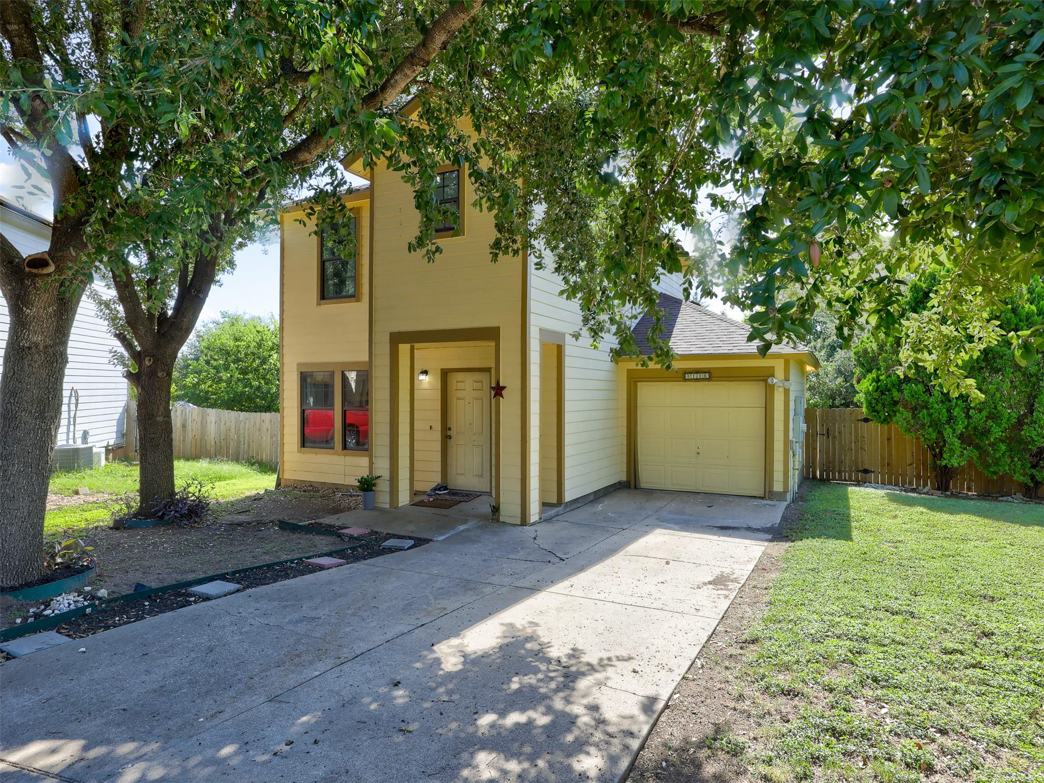 7136 Walkup Ln Property Photo