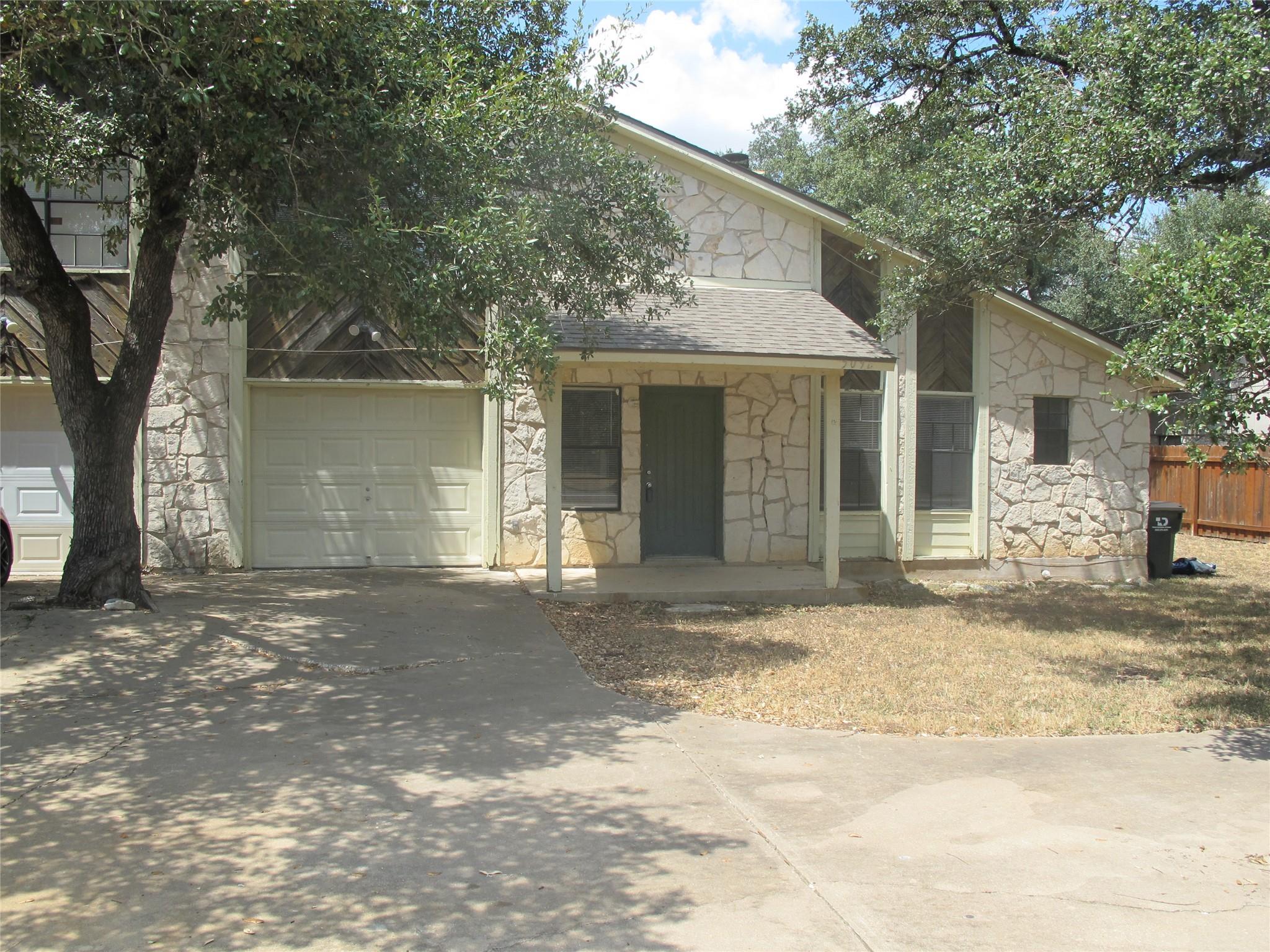 509 Algerita Dr #b Property Photo 2