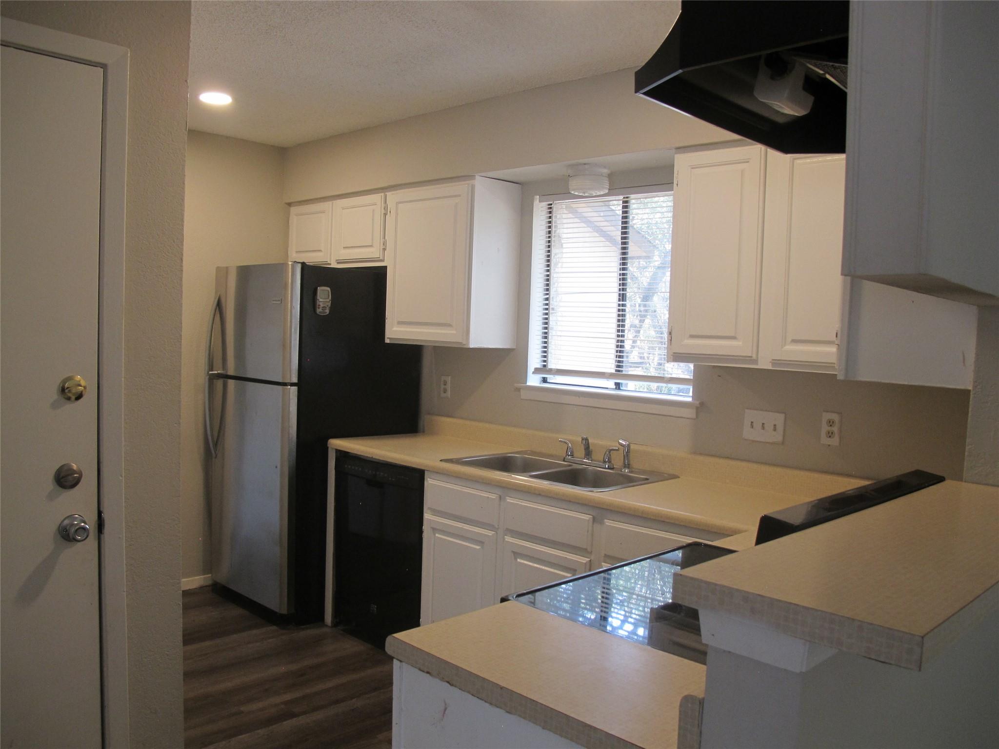509 Algerita Dr #b Property Photo 18
