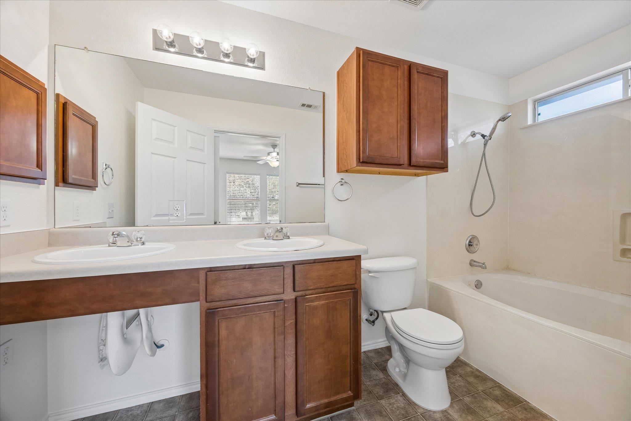 9013 Berryline Cv Property Photo 18