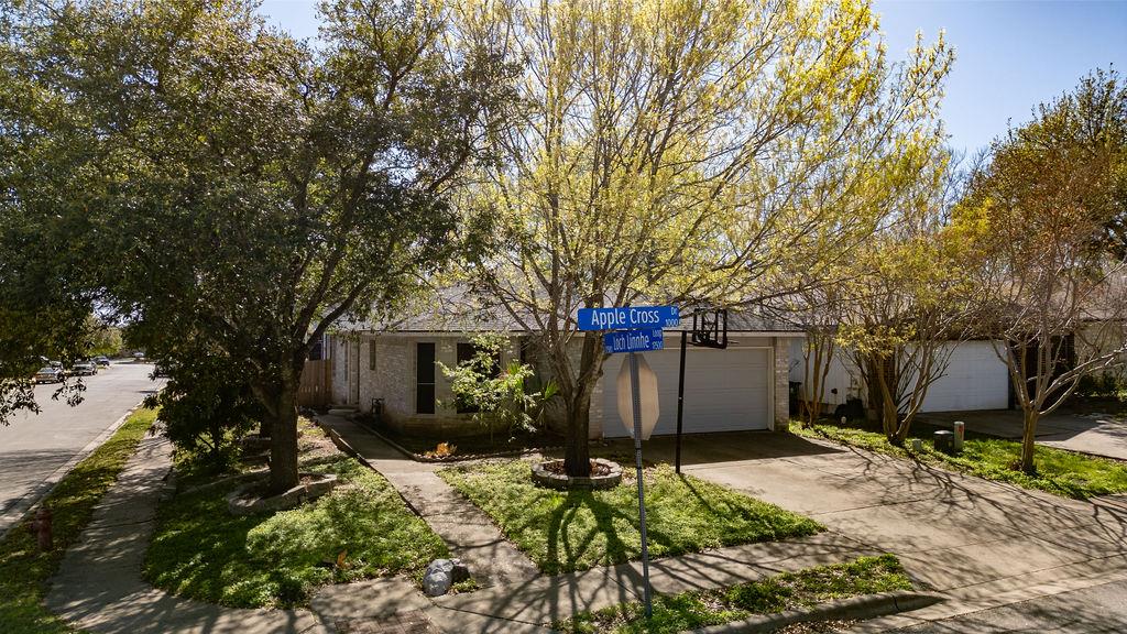 1001 Apple Cross Dr Property Photo 2