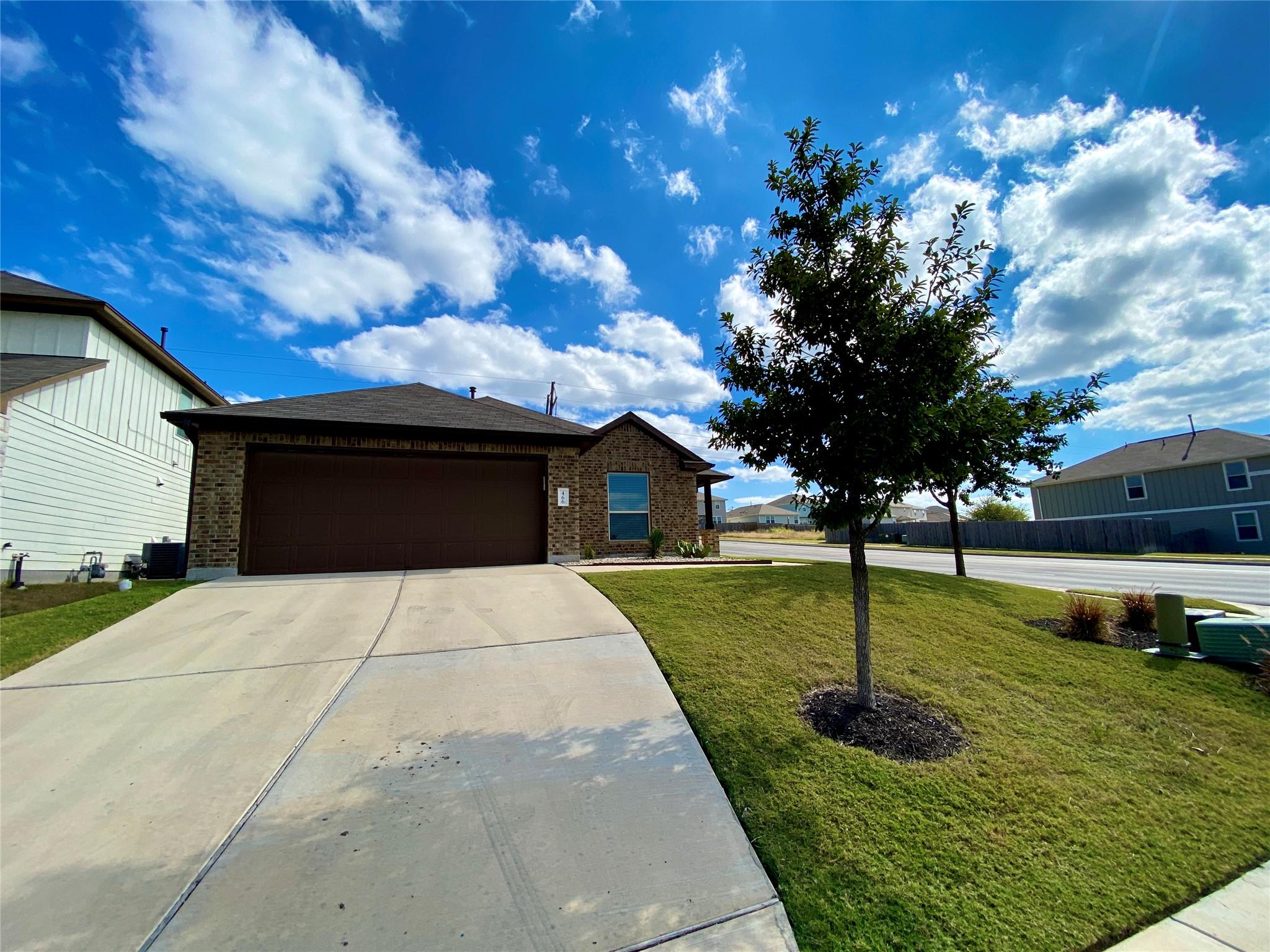 466 Eagle Brook Ln Property Photo 2