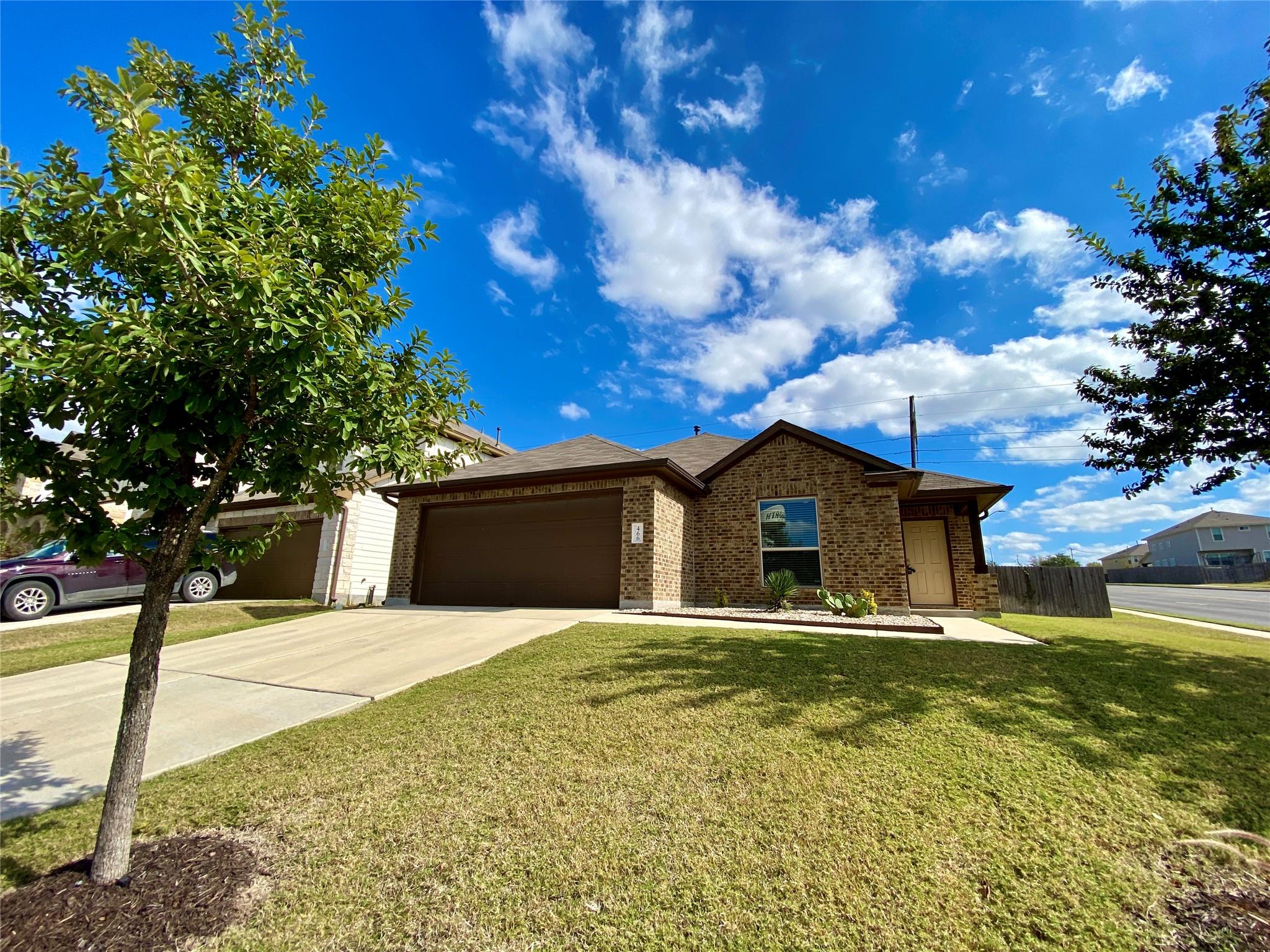 466 Eagle Brook Ln Property Photo 3