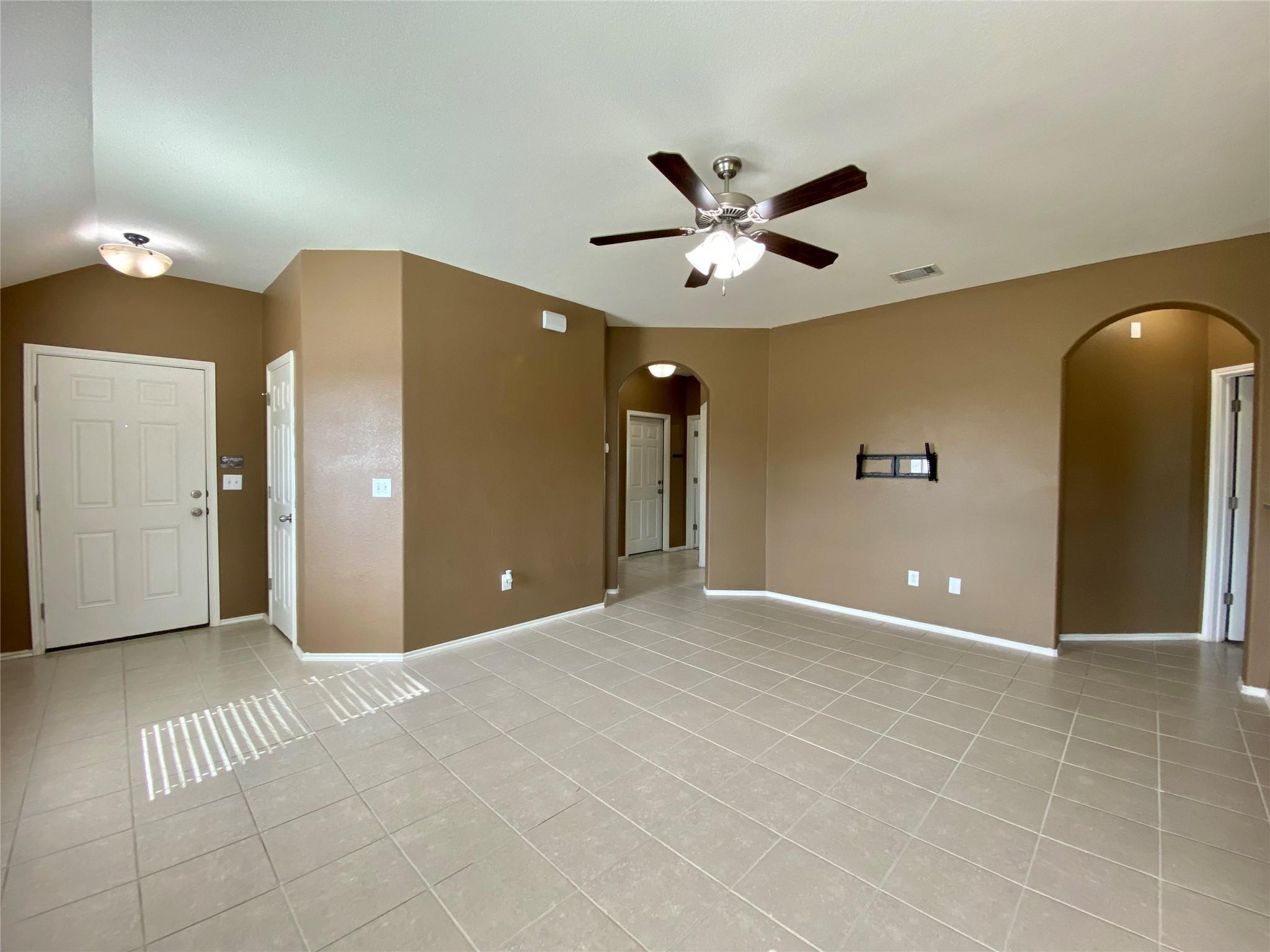 466 Eagle Brook Ln Property Photo 5