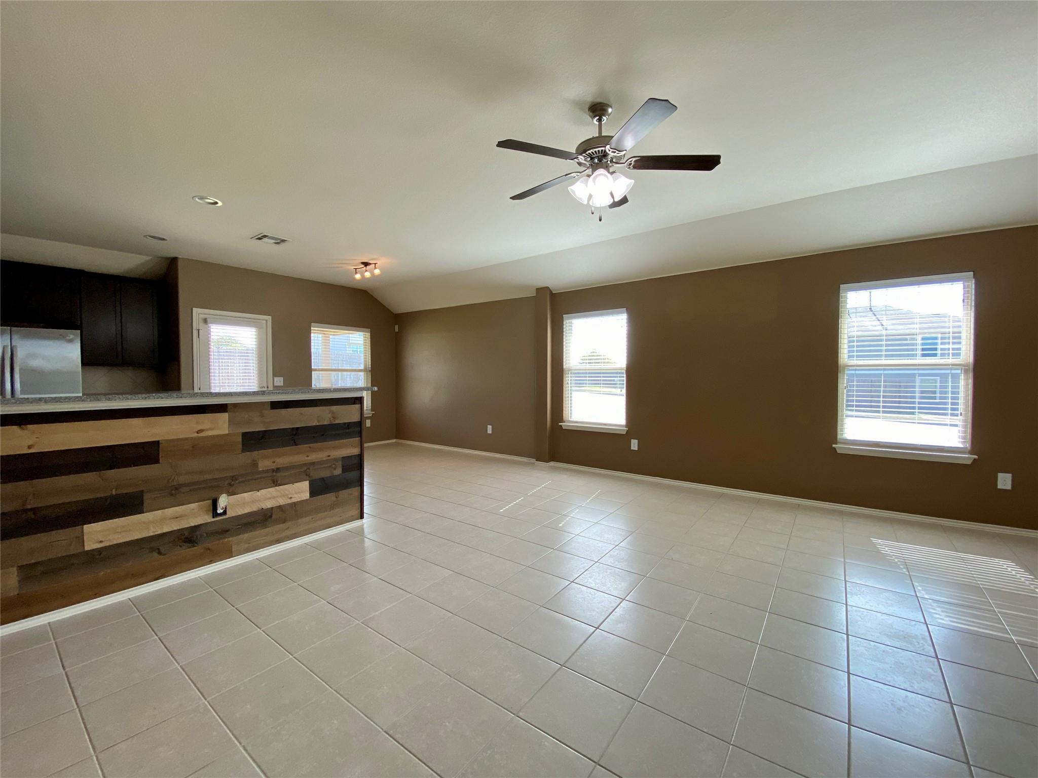 466 Eagle Brook Ln Property Photo 6
