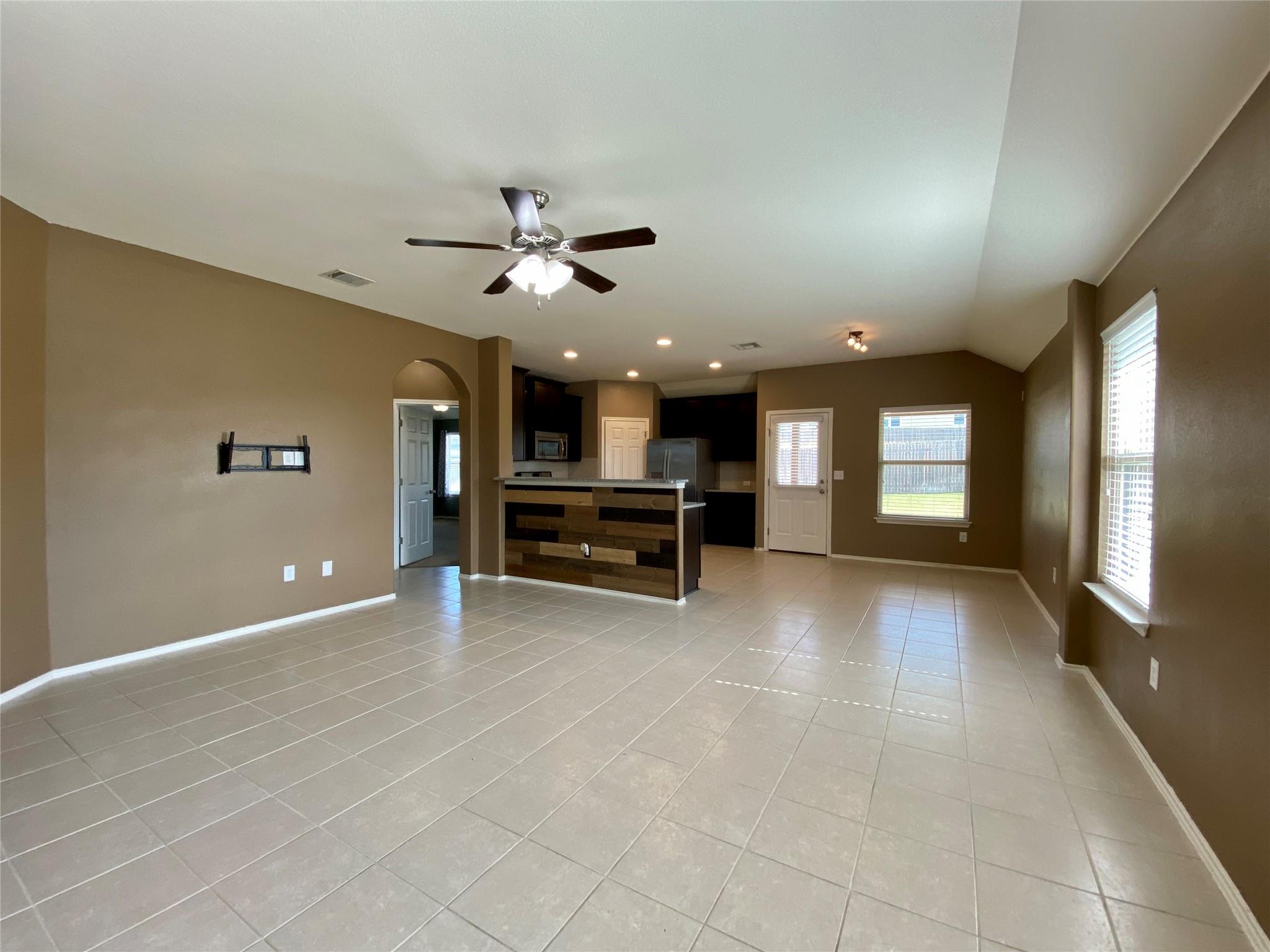 466 Eagle Brook Ln Property Photo 7