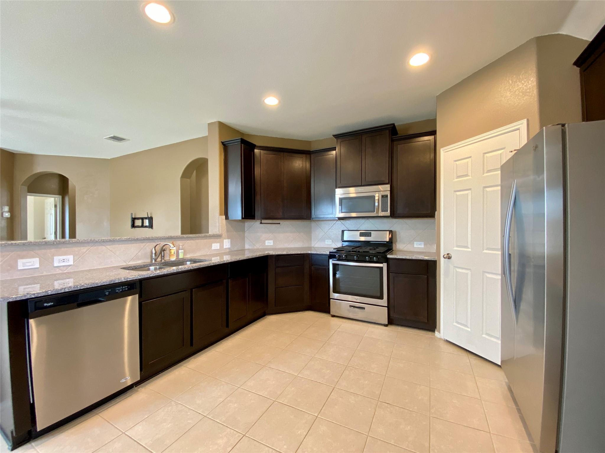 466 Eagle Brook Ln Property Photo 8