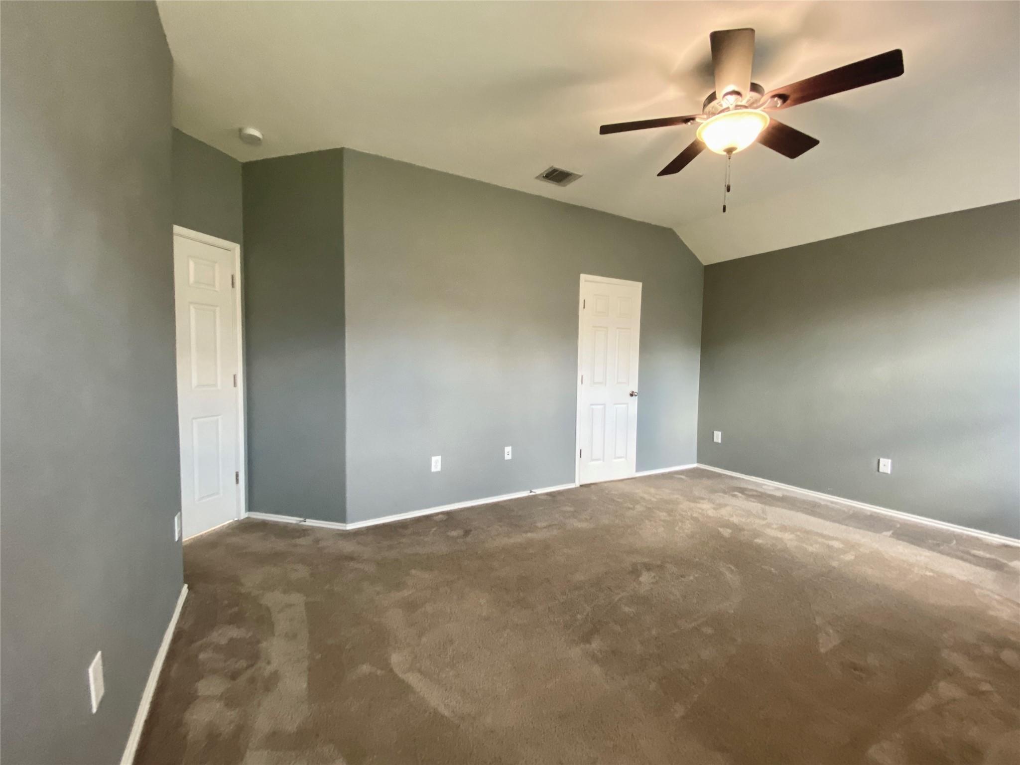 466 Eagle Brook Ln Property Photo 13