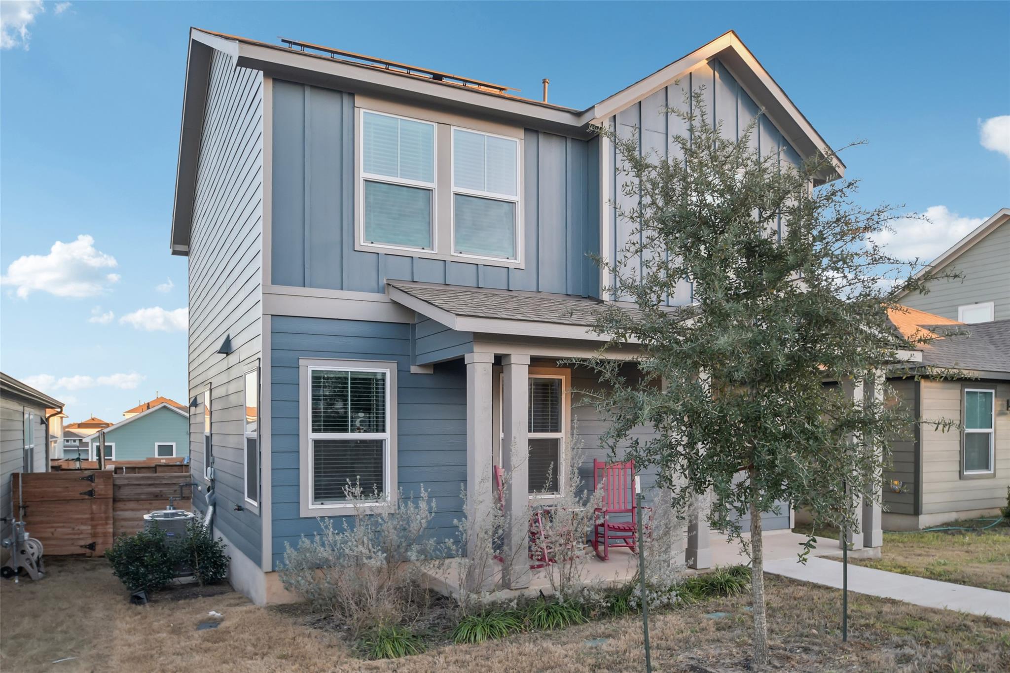 857 Powell St Property Photo 3