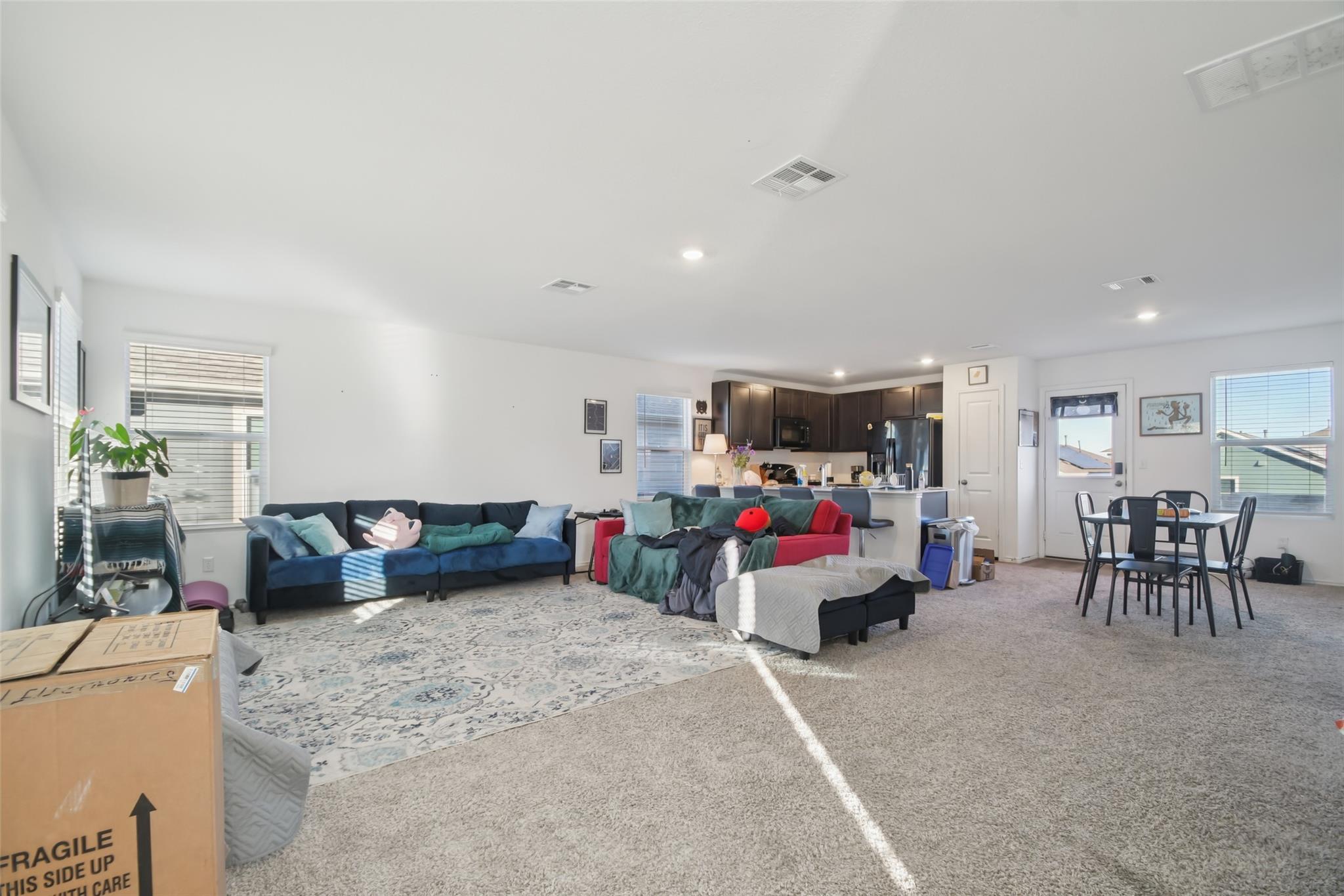 857 Powell St Property Photo 4