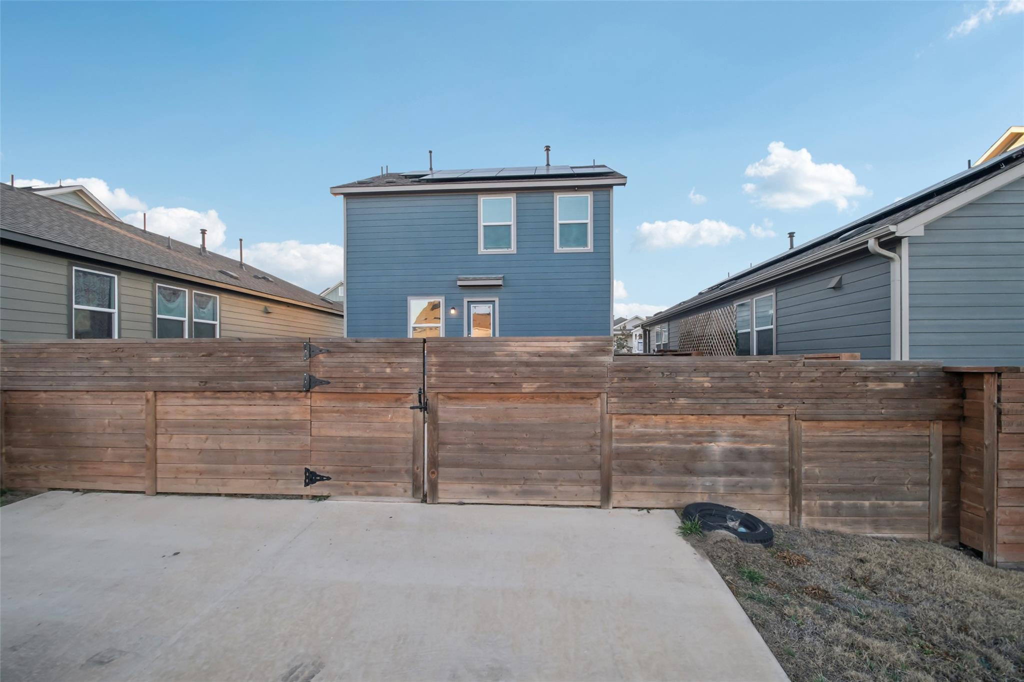 857 Powell St Property Photo 21