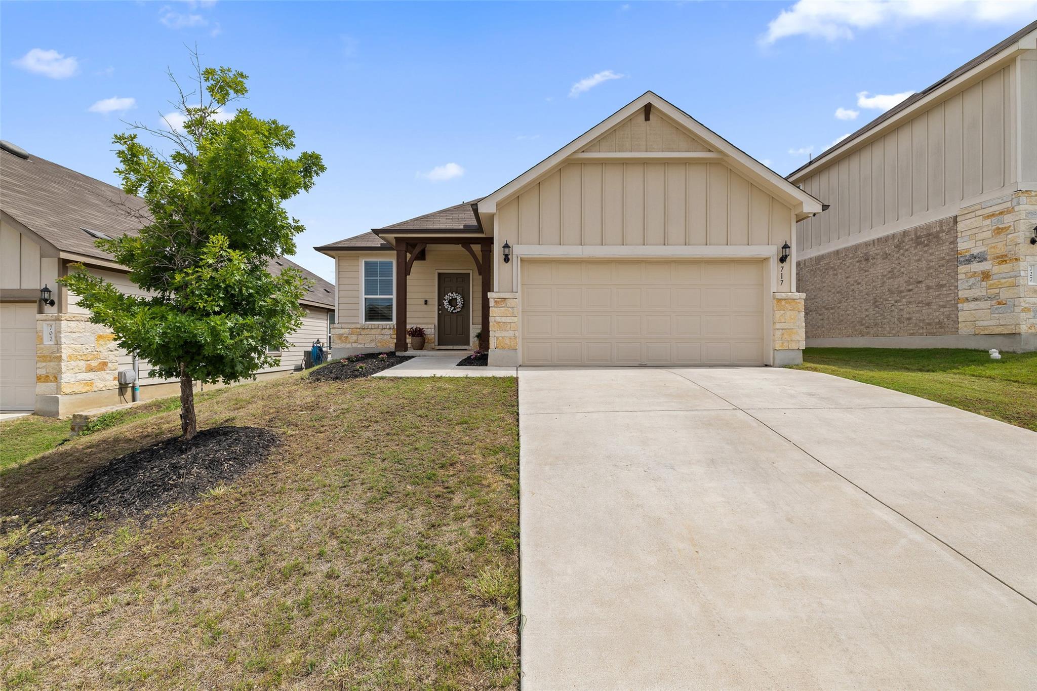 717 Bayberry Cir Property Photo 1