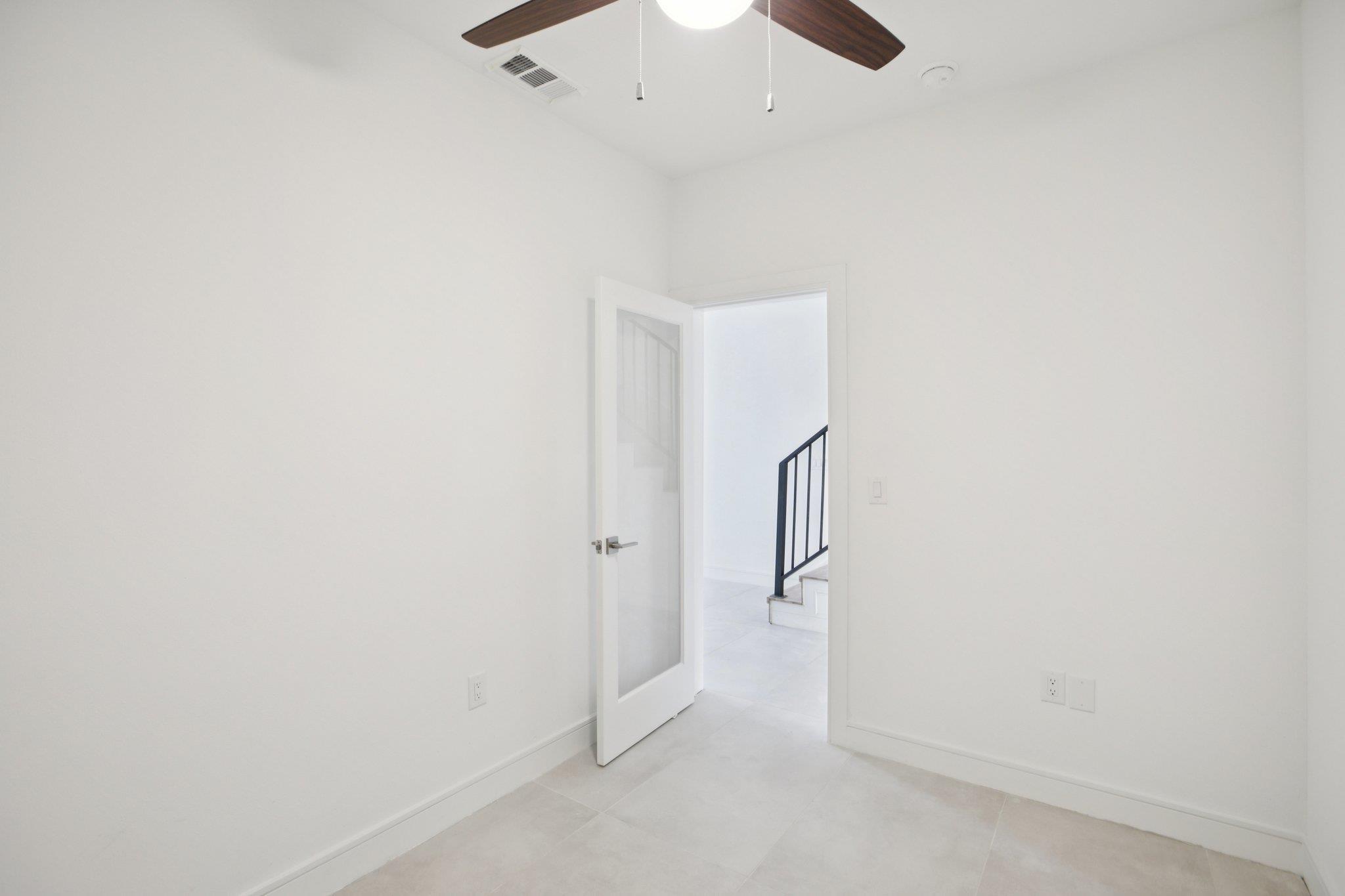 302 Tesla Circle Cir Property Photo 16