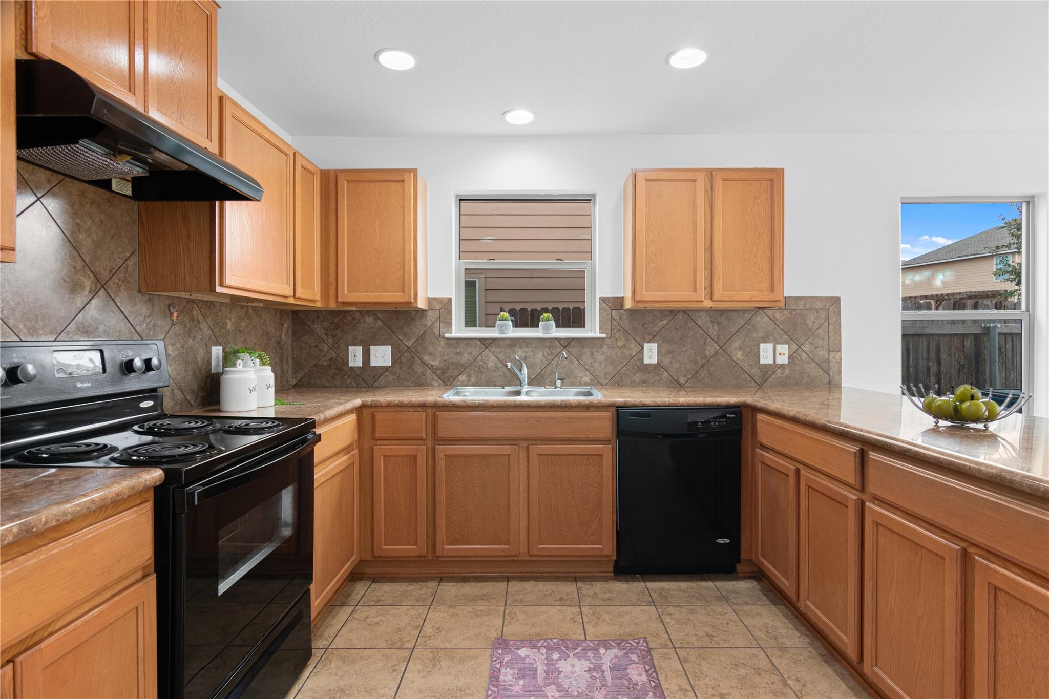 11009 Roderick Lawson Ln Property Photo 10