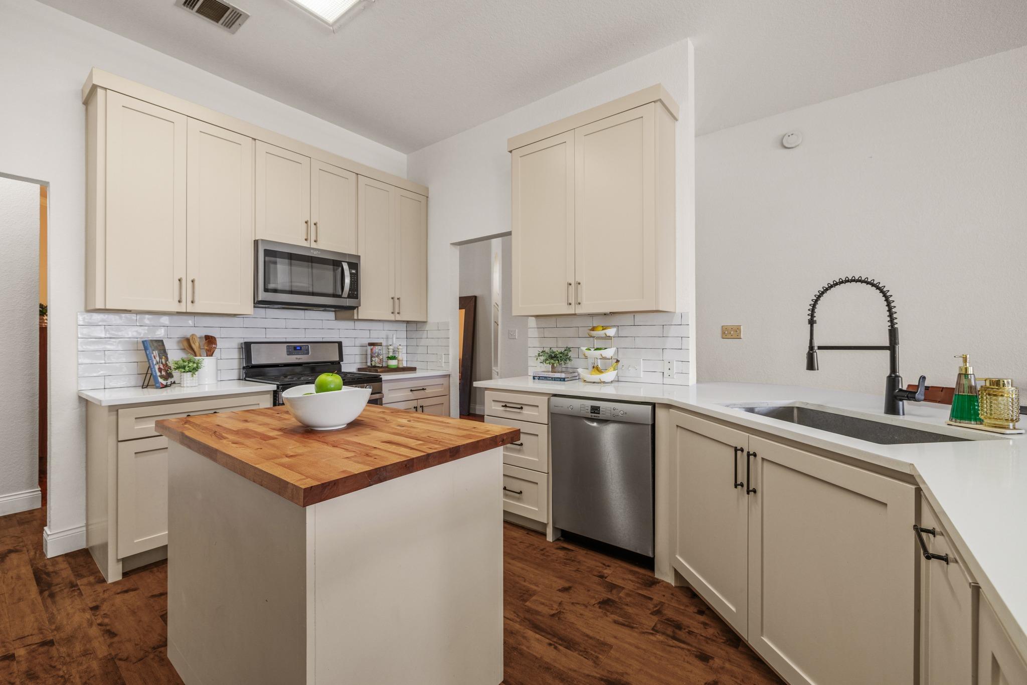 3011 Bent Tree Loop Property Photo 10