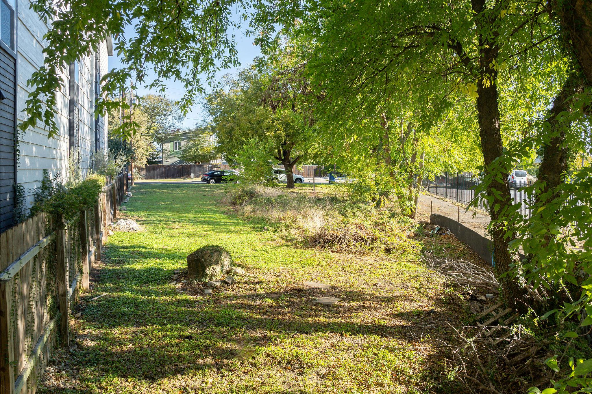 2307 Coronado St Property Photo 6
