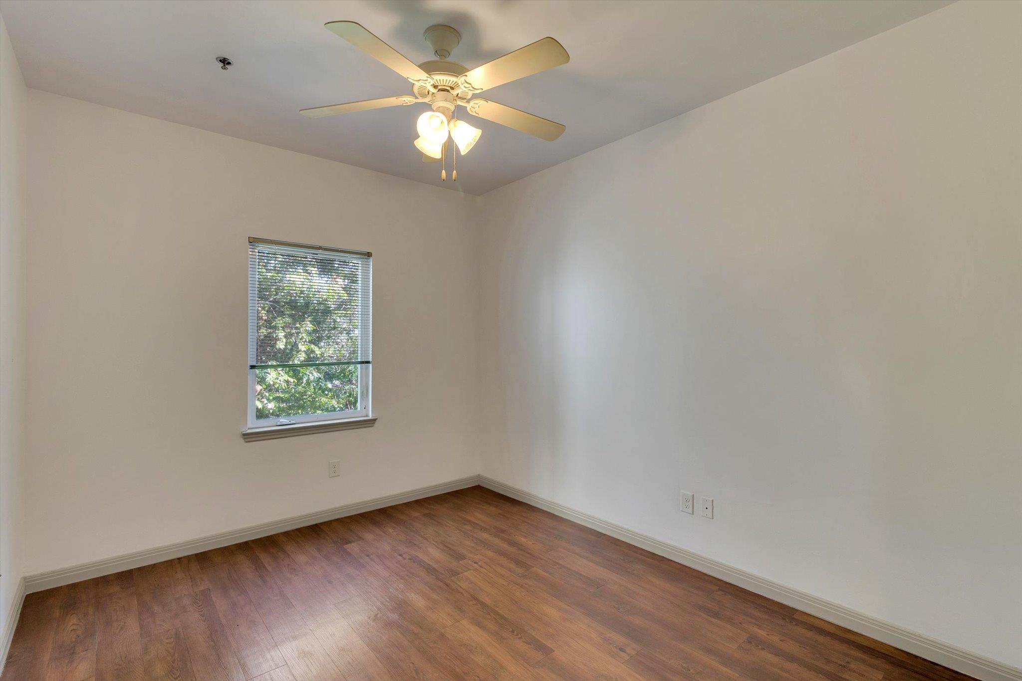 1011 N Lbj Dr #101a Property Photo 11
