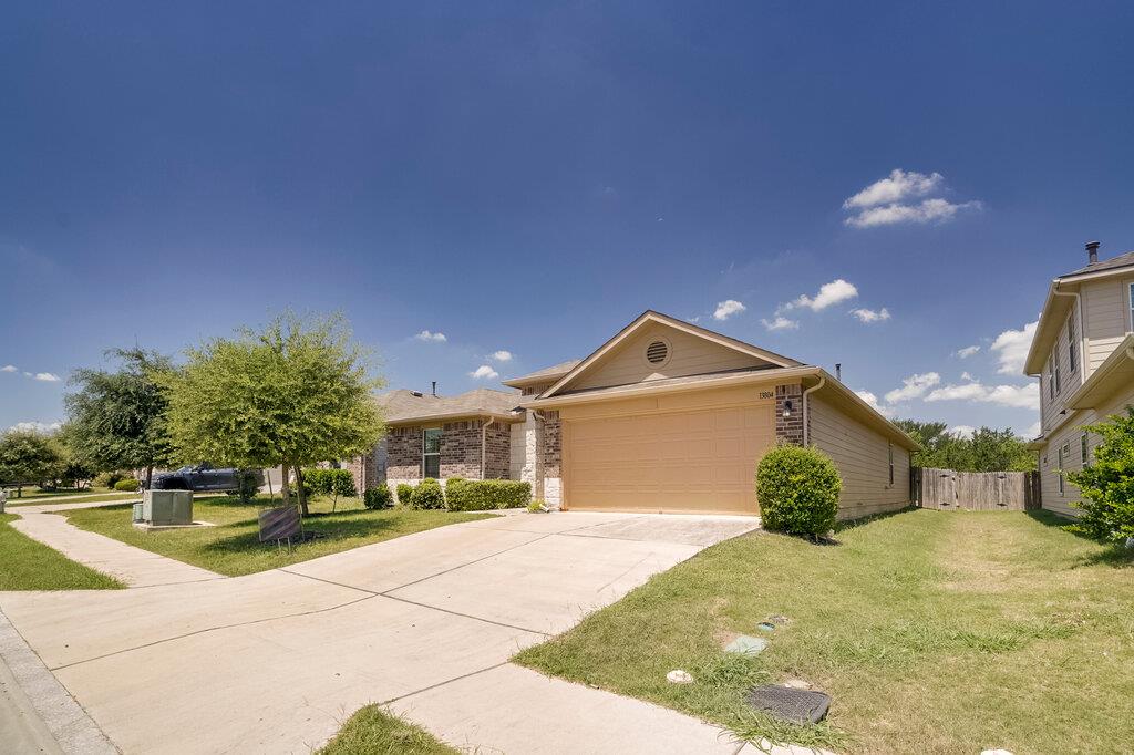 13804 Cantarra Dr Property Photo 2
